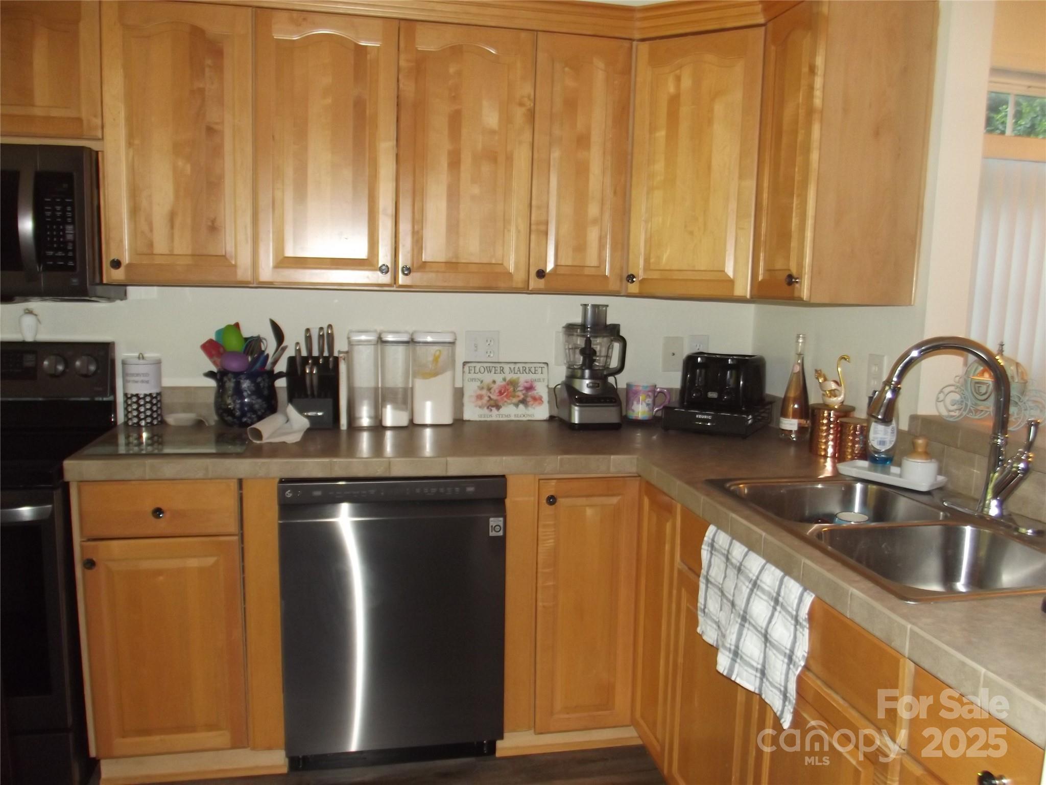 oak Ridge Townhomes - Residential