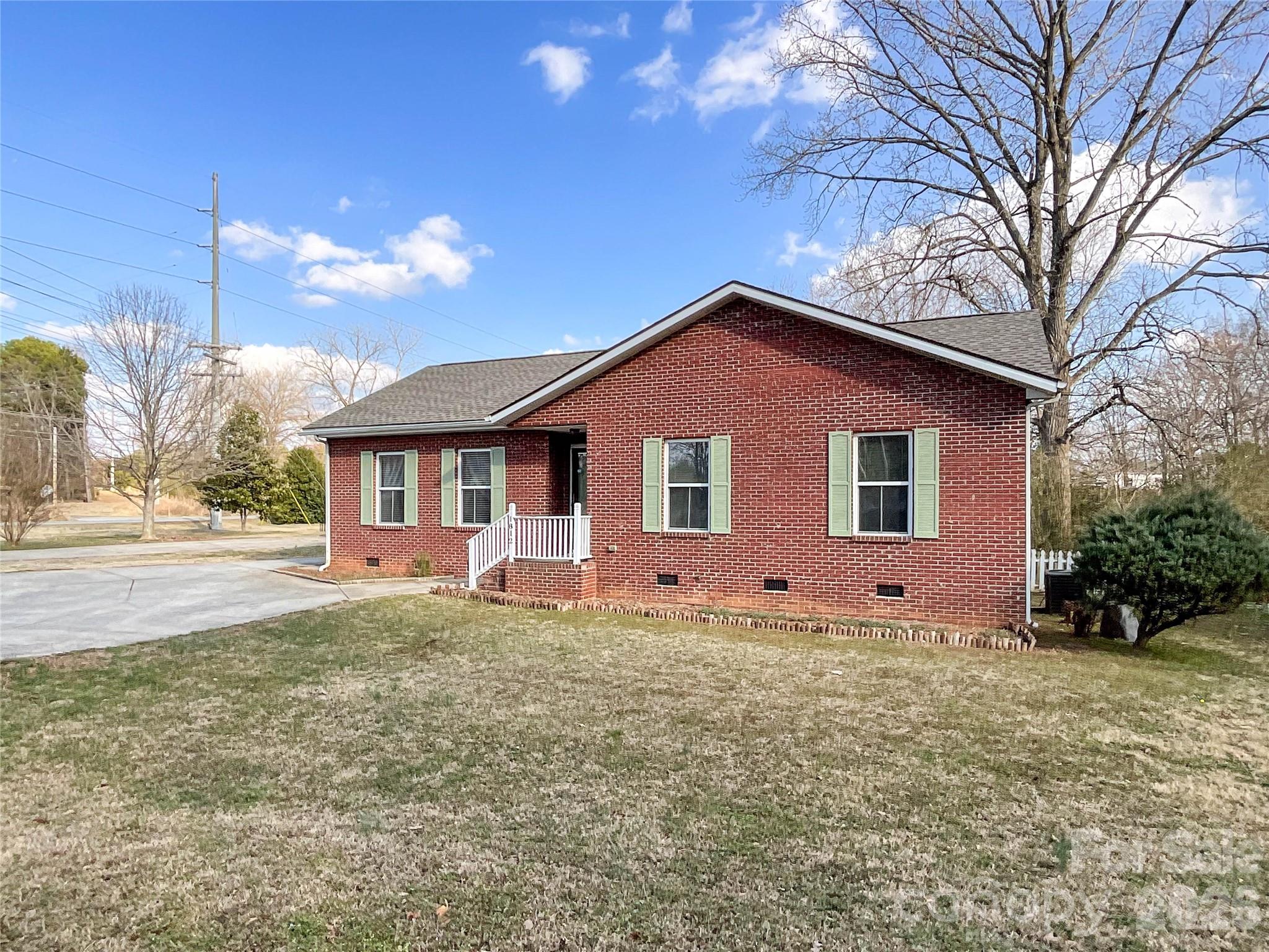 Welcome to this beautiful FULL BRICK 4-bedroom, 2-full bathroom home!! Inside you'll be welcomed with a formal front living, which flows seamlessly into a bright open kitchen. The home features spacious rooms filled with natural light, ready for your personal touch. This Well-maintained property is located just minutes to shops and dining. NO HOA. Schedule your showing today and make it yours!