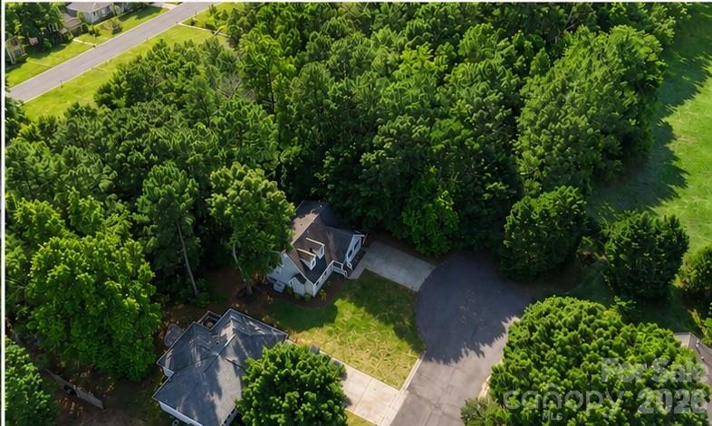 Welcome to 1473 Lowell Trace in Rock Hill, SC! Nestled at the end of a quiet cul-de-sac and surrounded by mature trees, this beautiful 3-bedroom, 2.5-bath home offers the privacy and peaceful setting you've been searching for with no HOA. Inside, you'll find a spacious and inviting floor plan designed for both everyday living and entertaining. The main-level primary suite provides convenience and comfort, while the open living spaces create a seamless flow throughout the home. Enjoy exceptional value and peace of mind, from the recent updates which include brand-new luxury vinyl plank flooring, a tankless water heater, a fully renovated crawlspace, and so much more. The bright kitchen and living areas offer plenty of room for gathering with friends and family, while the private setting allows you to enjoy the beauty of nature right from your doorstep.
Conveniently located near shopping, dining, schools, and all that Rock Hill has to offer, this move-in-ready home combines modern updates, functional living space, and a desirable cul-de-sac location. Don't miss your opportunity to make this exceptional property your next home!