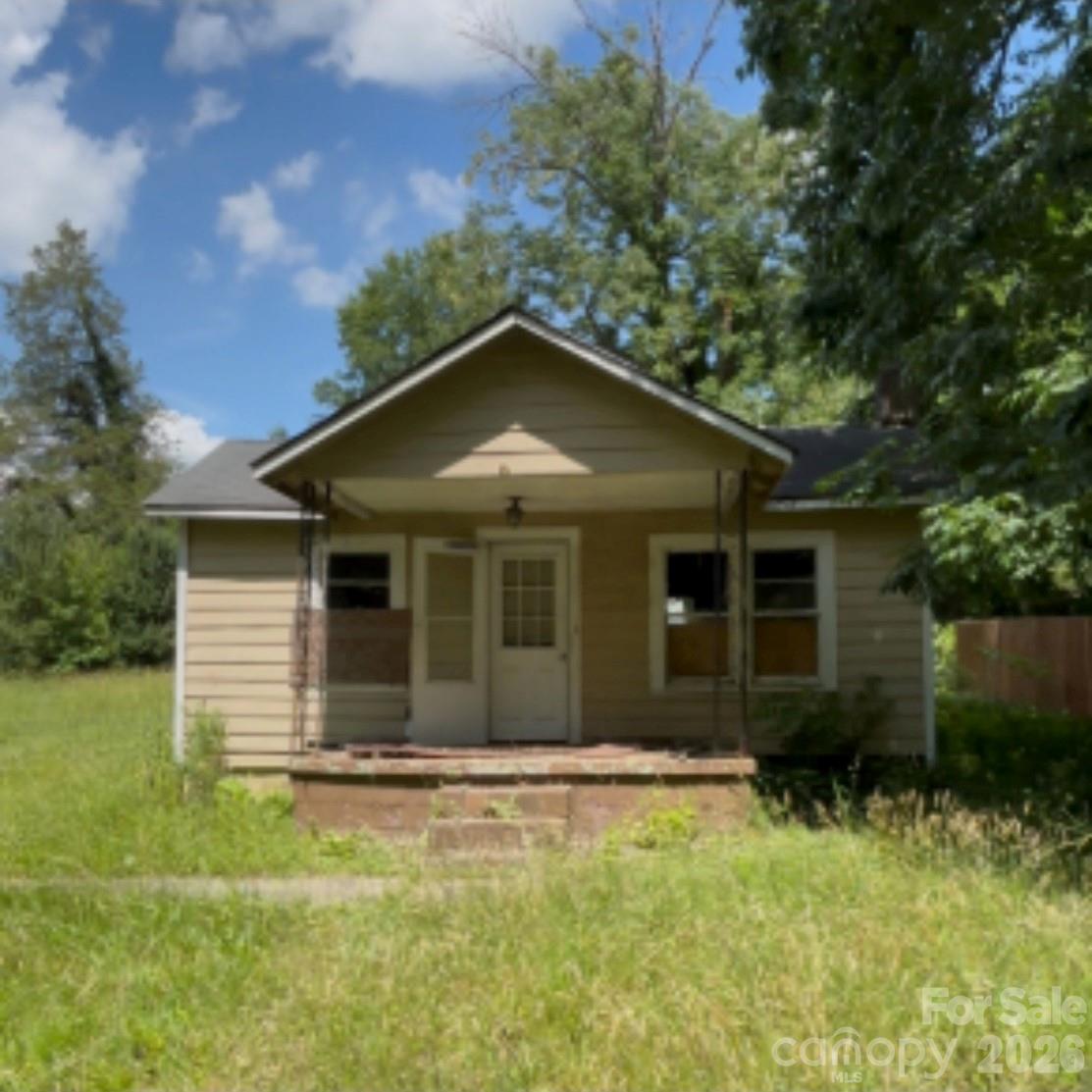 Investor opportunity in one of the Charlotte metro's fastest-moving submarkets. There are 2 homes on this lot.  2706 Sunset is a 1950 cottage/bungalow: 650 square feet with 2 bedrooms and 1 bath.  
2710 Sunset is just studs throughout and is roughly 650 feet as well.  
These homes are currently uninhabitable and require a full rehab or tear down. 

Sold strictly as-is. Cash, hard money, or renovation loans only (203k or similar).

All offers MUST include proof of funds or a pre-approval from a hard money or renovation lender.
Buyers Agent to verify Square Footage, Utilities and any other pertinent information.
