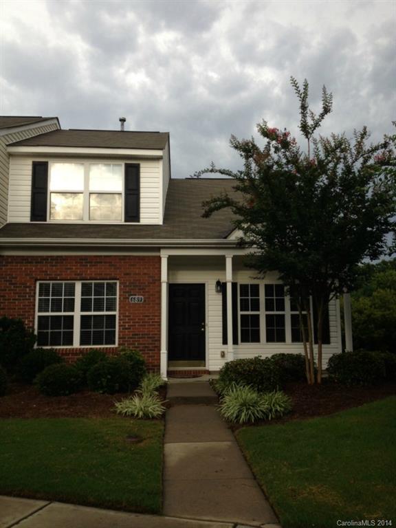 Great rental in Fort Mill! Master on main. Very private backyard, end unit. Ready to move in.