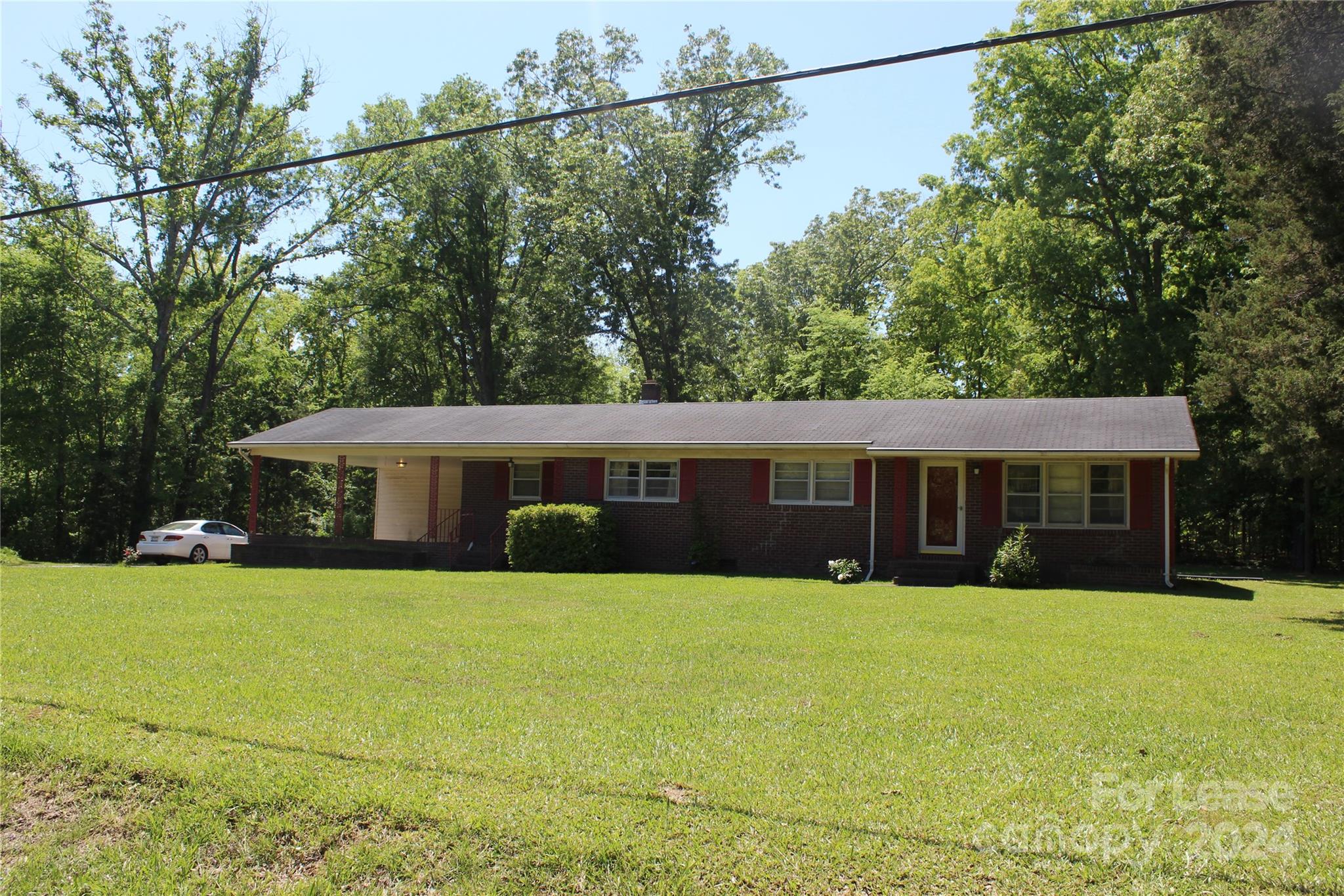 3BR/2BA brick ranch with 2 car attached garage located on North side of town. Gas pack