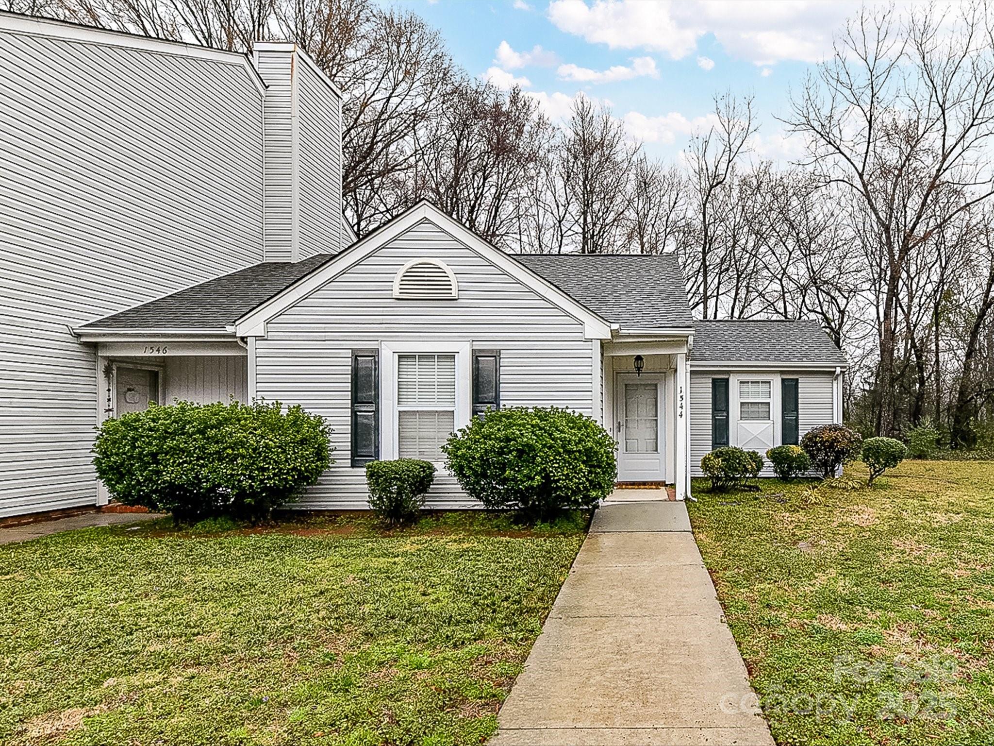 Adorable, end-unit condo located in a primo location, right next to I-77. Freshly painted walls, all new vinyl plank flooring, and updated fixtures have been added to accent the charm of this meticulously maintained end unit! The living room, with its impressive vaulted ceilings and ample natural light, gives this home such a spacious feeling! One feature that sets this home  apart from the rest is its well devised floor plan! Uniquely, the primary bedroom has its own additional, private sink area with an extensive vanity that's separate from the full bathroom, making the best use of its only bathroom while creating extra privacy. Outside the sliding glass doors, there's a fully-fenced, private area to enjoy the outdoors on the patio! Don't miss the surprisingly large storage closet, with power, off the back patio!!