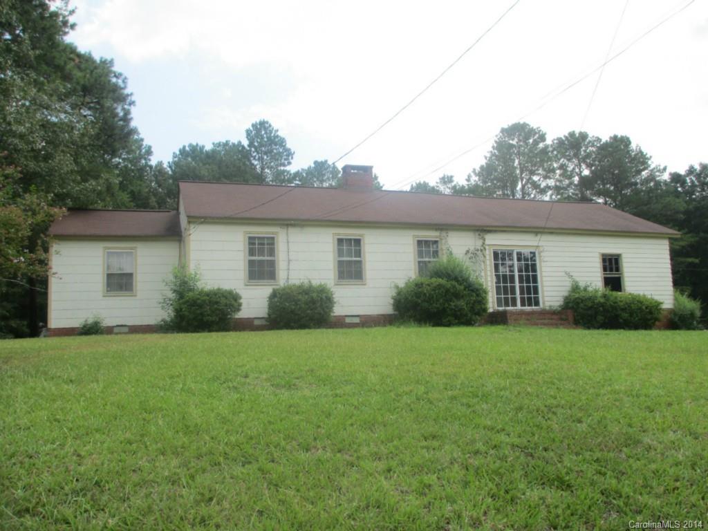 Great investment opportunity with 3 bedrooms and lots of potential.