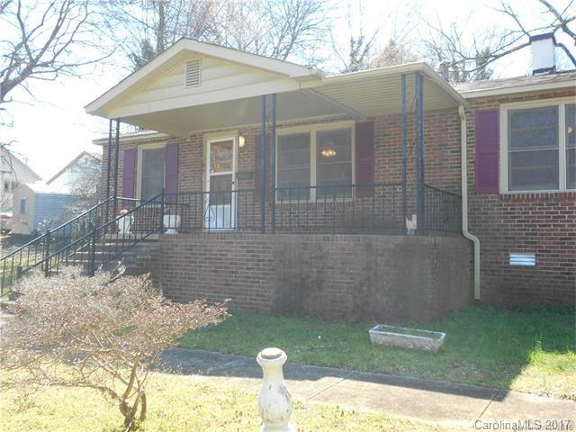 Sweet, all brick one story ranch very near to downtown Fort Mill. 3 bedrooms & 1 full updated beautiful bathroom. Spacious great room, huge kitchen with lots of cabinets. Walk to shopping and restaurants. New paint and new flooring.  New HVAC. The den can be 4th bedroom if needed.  8 0 3 - 6 2 7 - 7 7 5 1 for showings