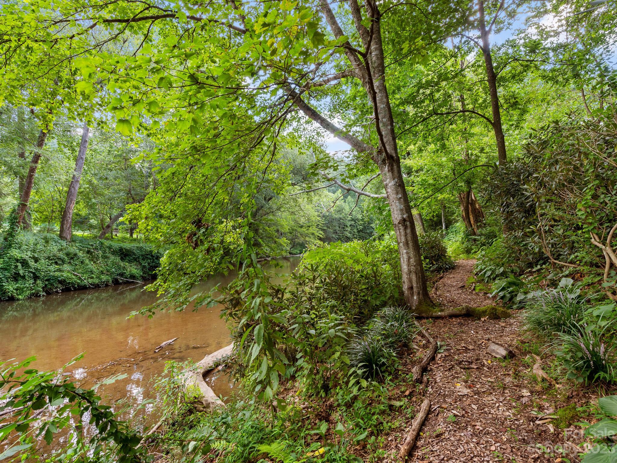 Botany Woods - Land