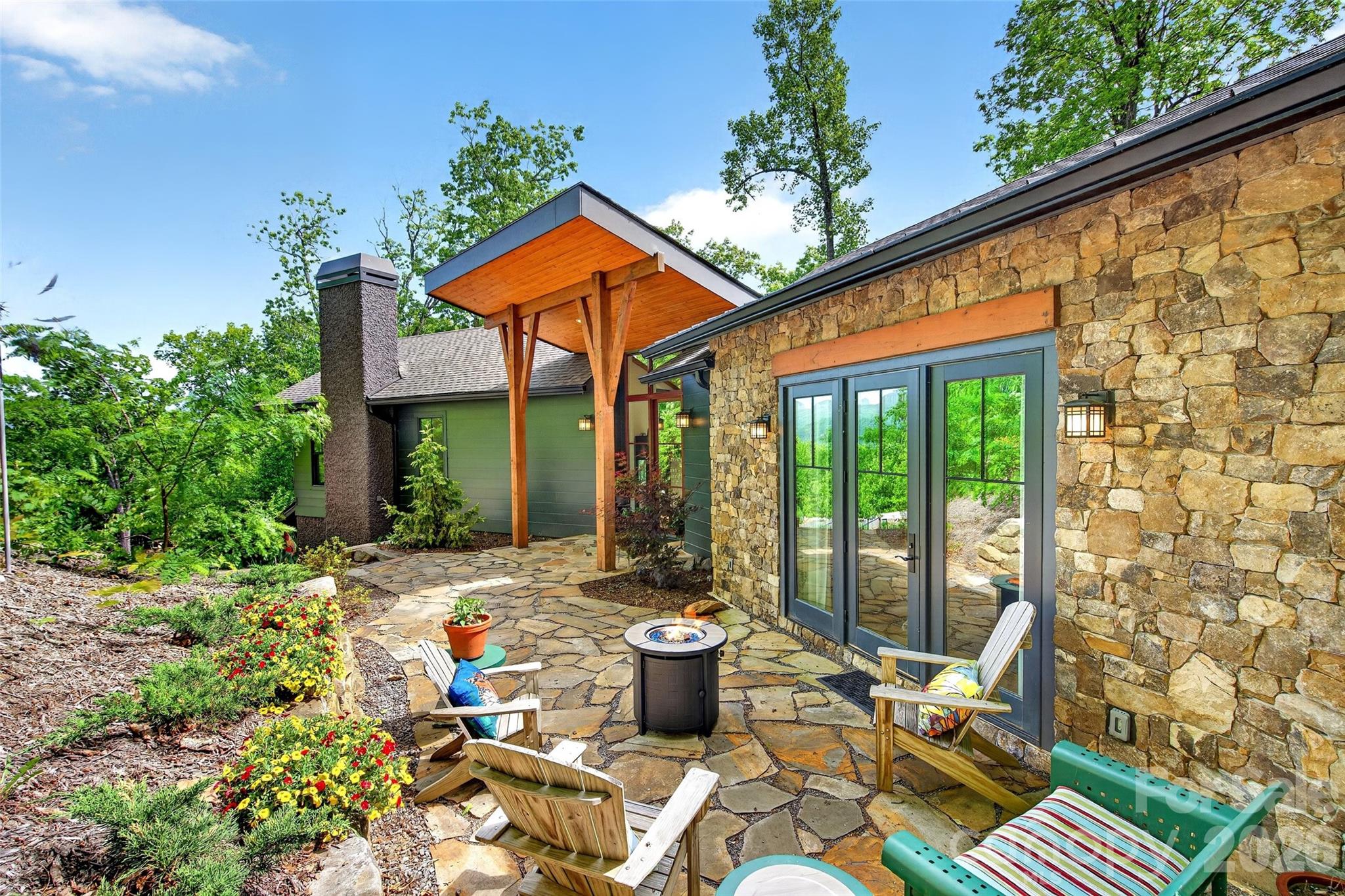The Settings Of Black Mountain - Residential