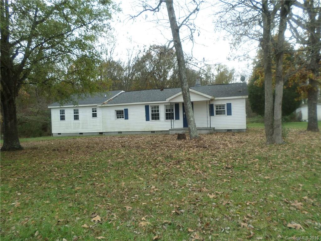 Great Investment property. Located in a scheduled lot with 4 bedrooms and 3 bath. Call us today to schedule an appointment.