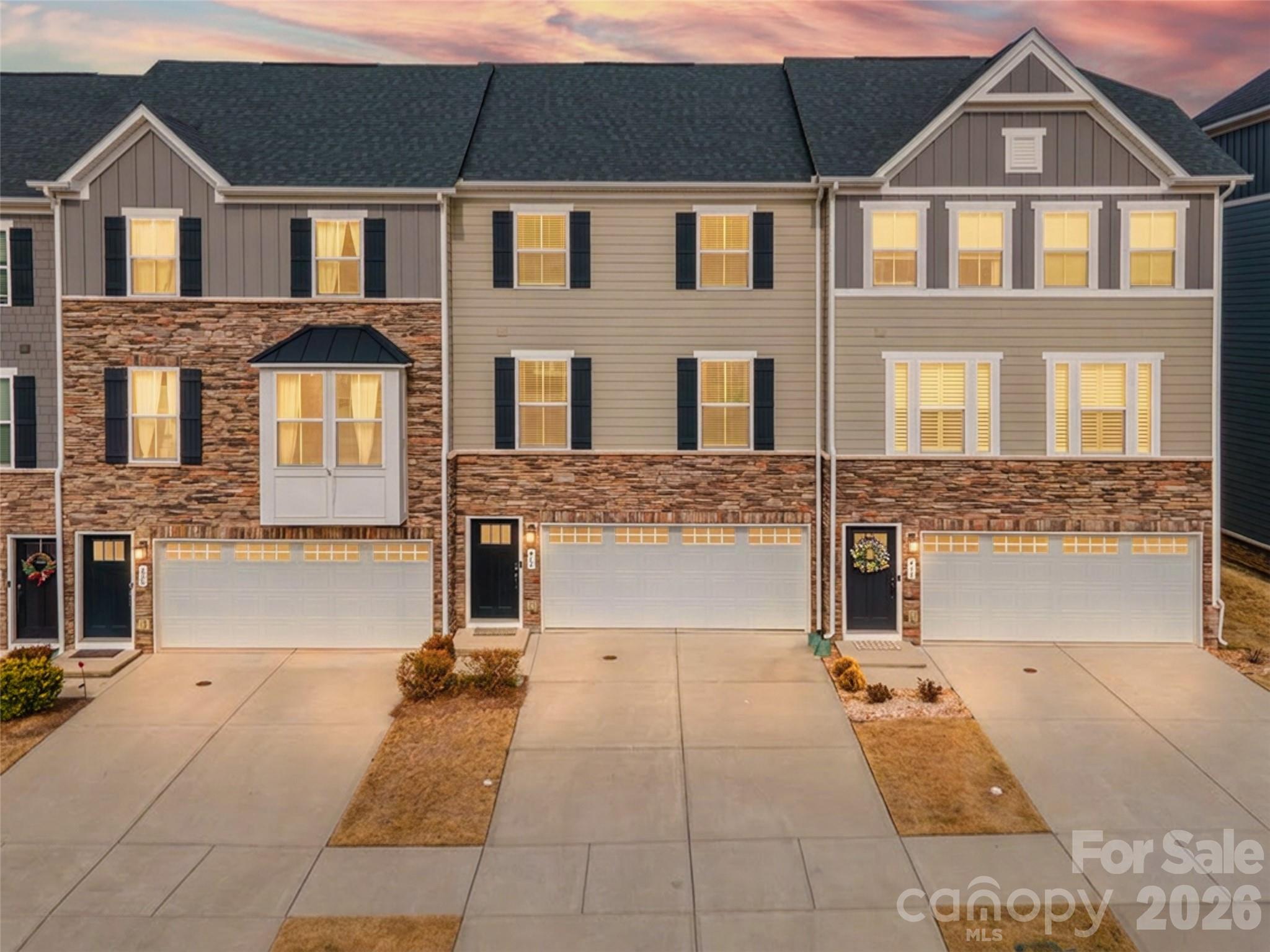 This "better-than-new" townhome offers a rare opportunity to own a meticulously maintained, move-in-ready residence in one of the region?s most sought-after peninsula communities. Boasting 3 spacious bedrooms and 2 modern bathrooms, the home features high-end finishes and an open-concept layout that feels like a model home.
Step outside and enjoy the world-class Tega Cay lifestyle. You are just minutes from Lake Wylie boat ramps, waterfront parks, and the Tega Cay Golf Club. With top-rated Fort Mill schools and a short drive to the premier shopping and dining at RiverGate and Kingsley, this home offers the perfect balance of recreation and convenience.