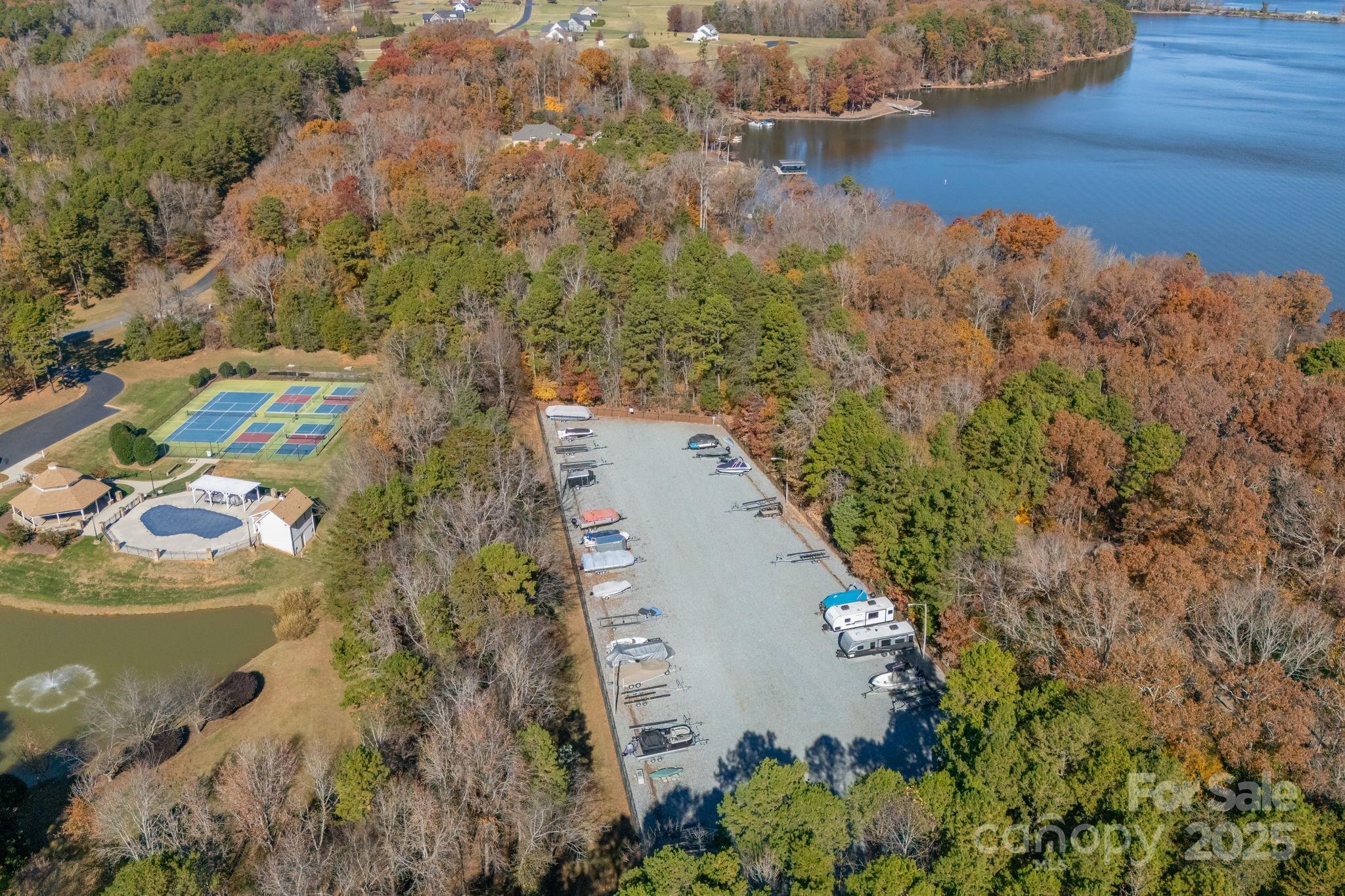 Yachtsmans Point - Land