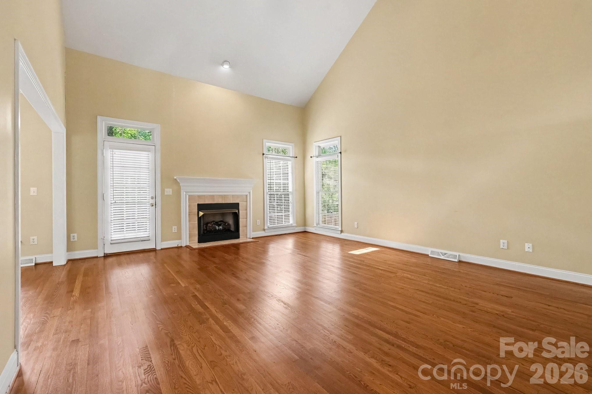 The Oaks On Providence - Residential