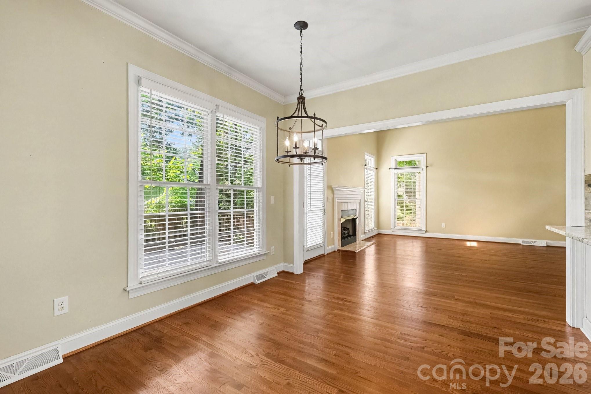 The Oaks On Providence - Residential