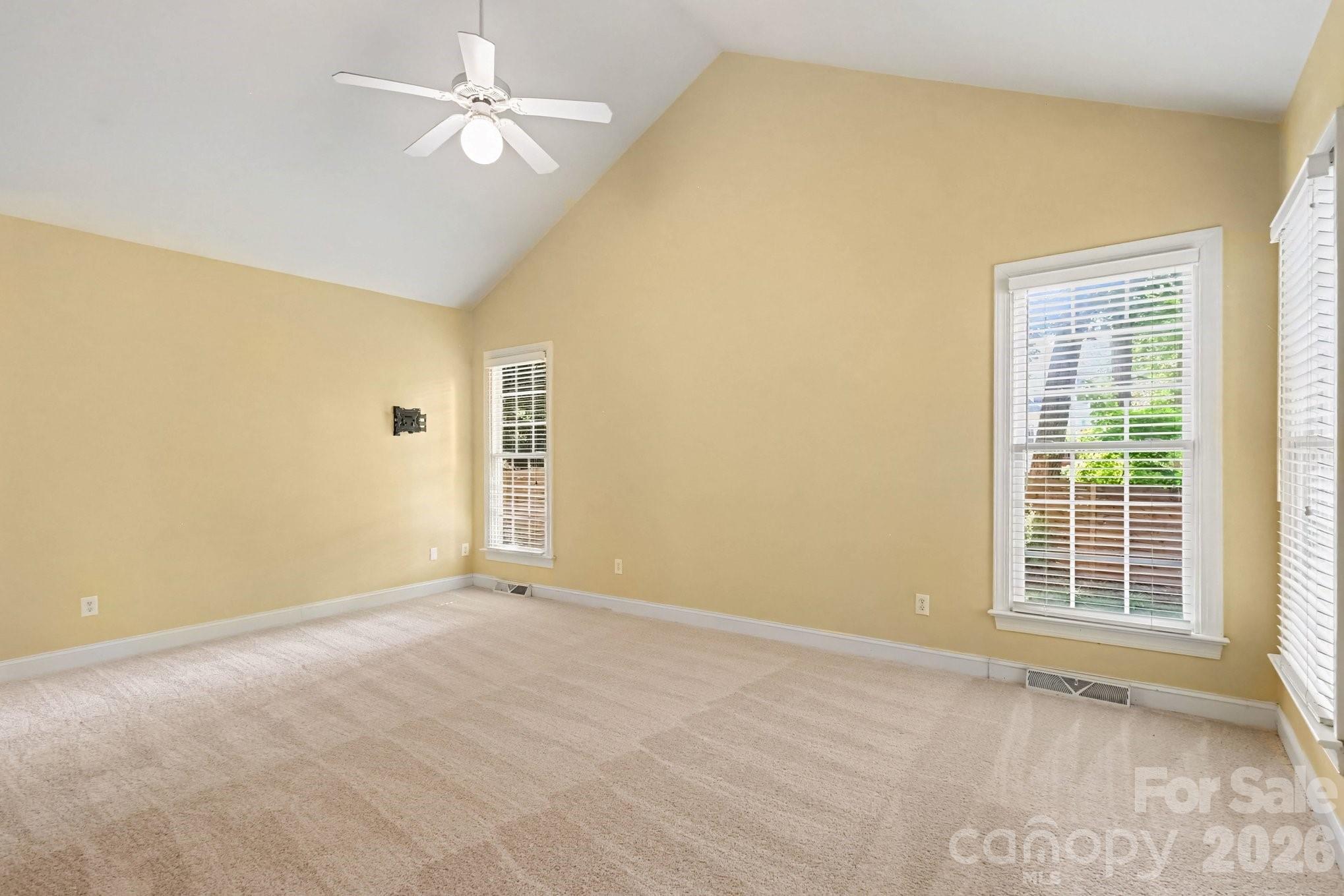 The Oaks On Providence - Residential