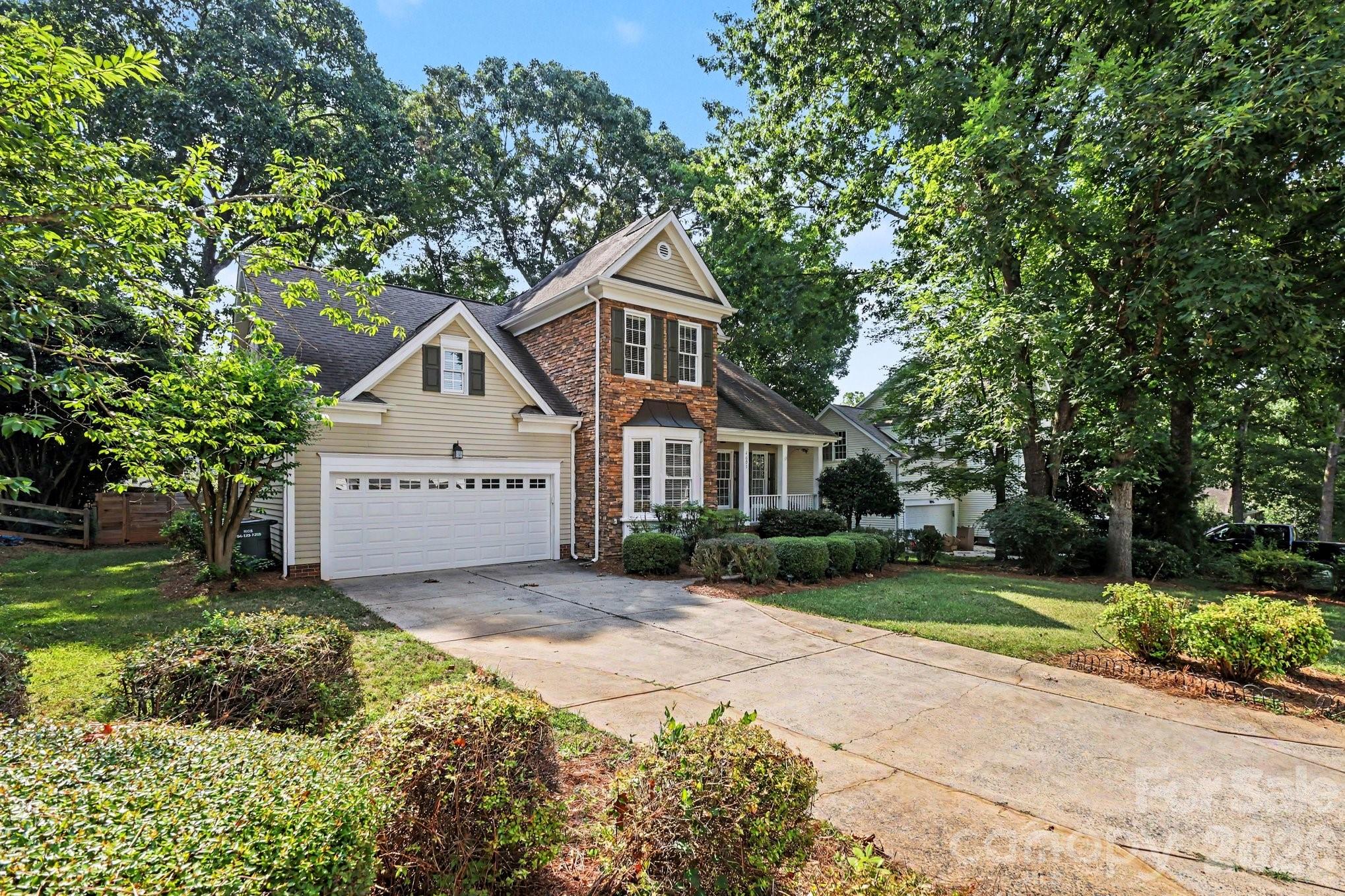 The Oaks On Providence - Residential