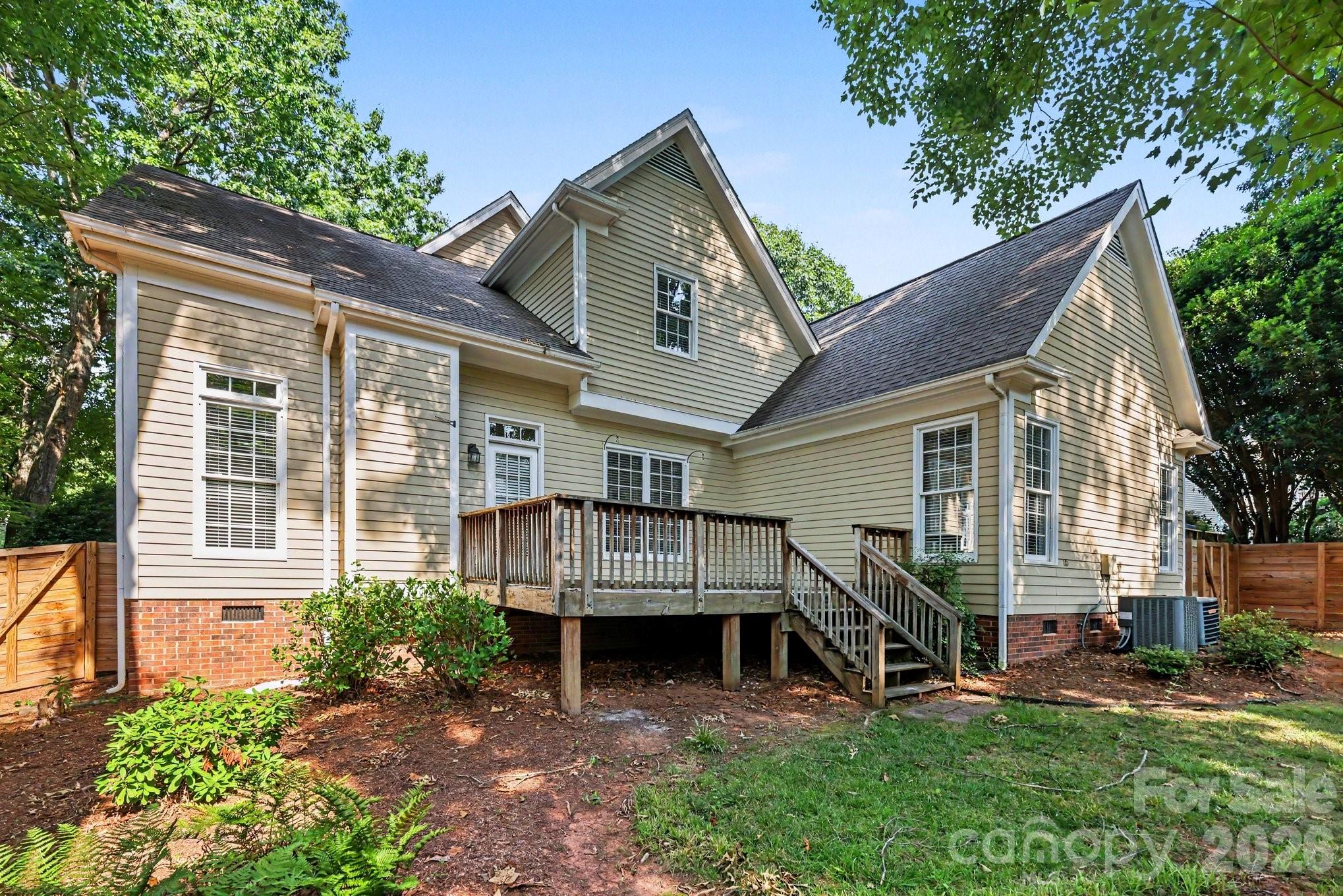 The Oaks On Providence - Residential