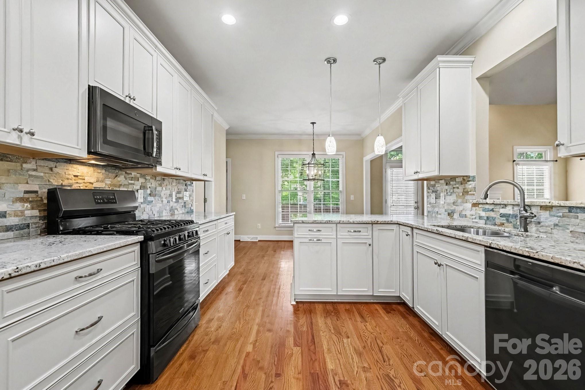 The Oaks On Providence - Residential