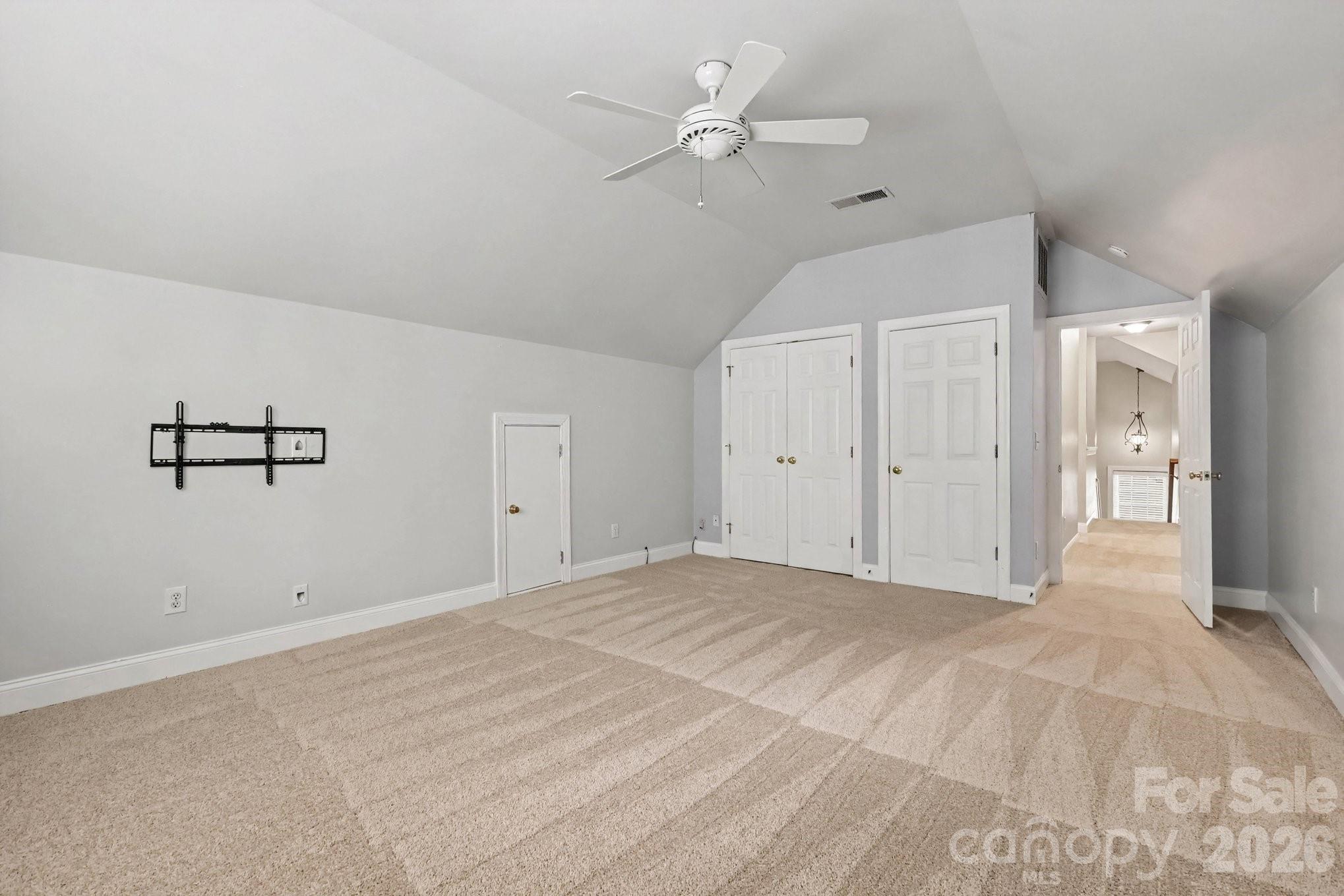 The Oaks On Providence - Residential