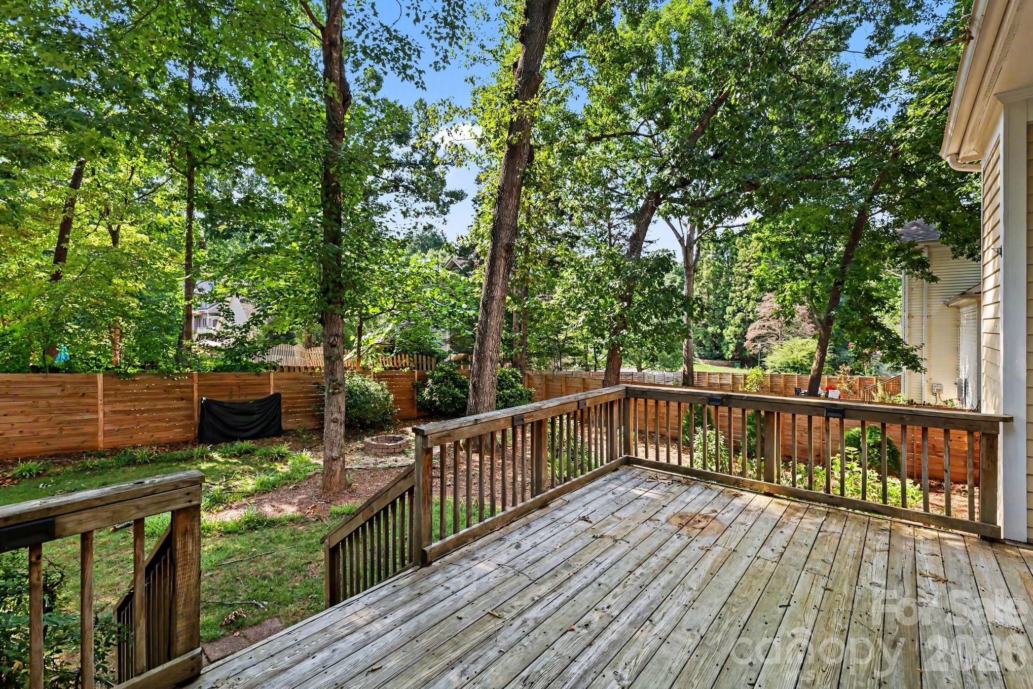 The Oaks On Providence - Residential