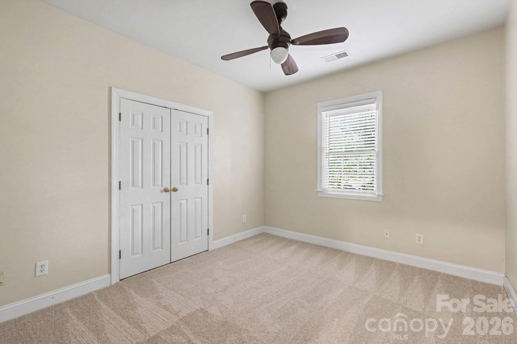 The Oaks On Providence - Residential