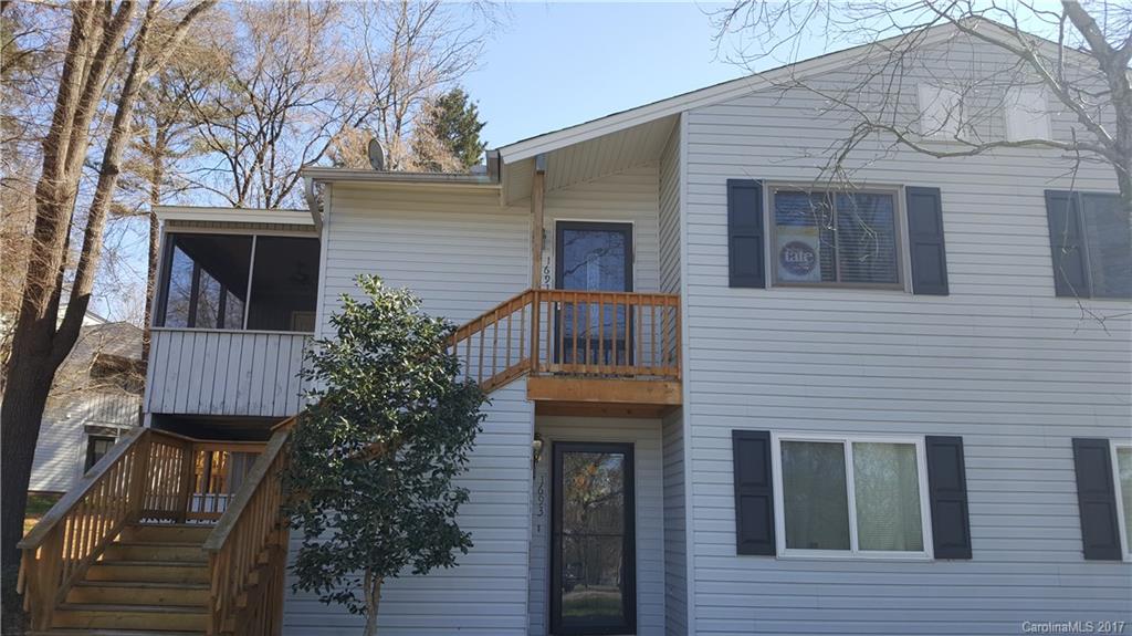 Well maintained condo, perfect for the first time buyer. Quick access to shopping and dining and just minutes from 77.