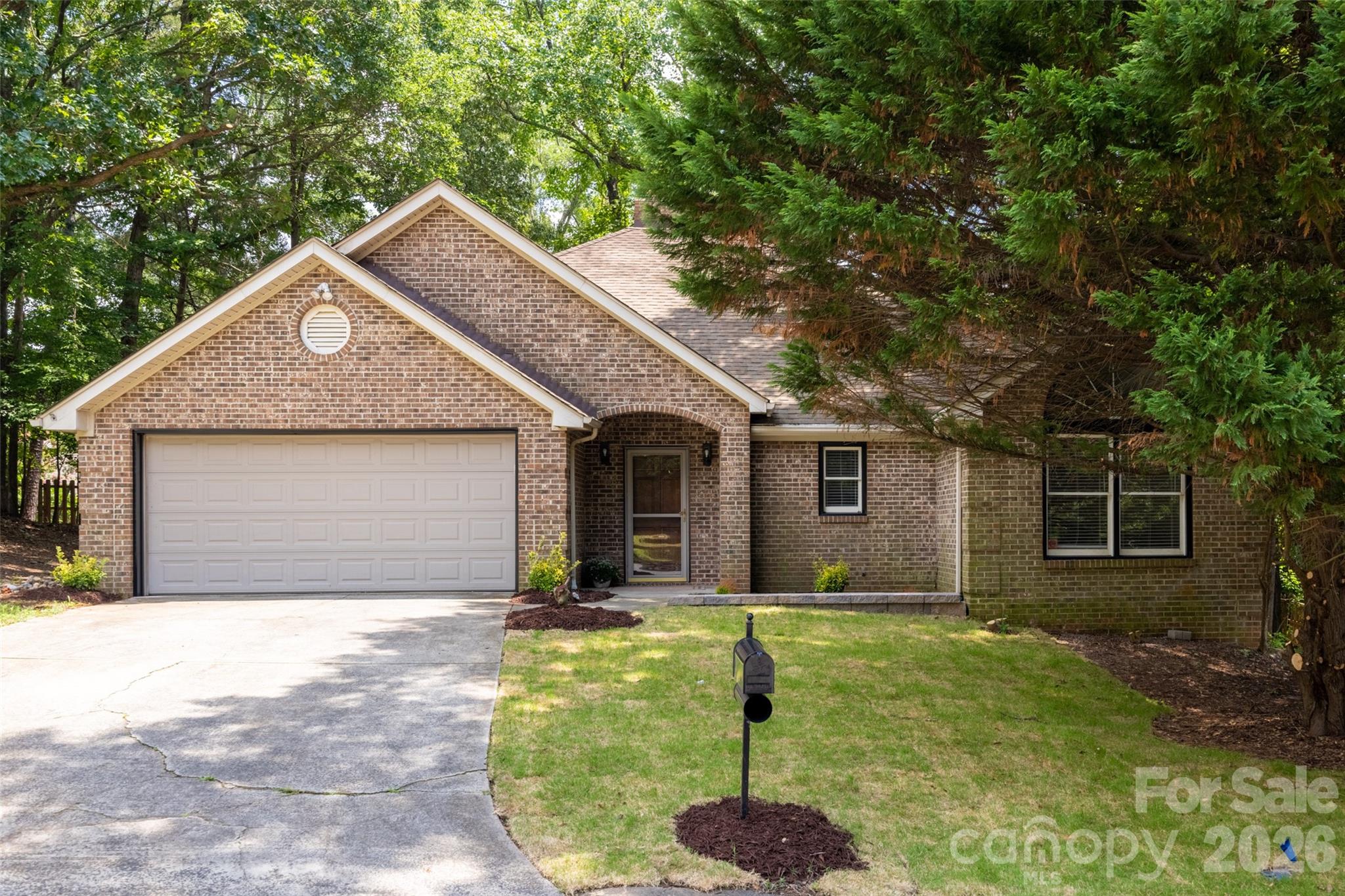 Discover the ease of one-level living in this all-brick ranch nestled in the heart of Tega Cay! Featuring 3 bedrooms, 2 bathrooms, and a spacious 2-car garage, this home offers timeless appeal in one of the area's most desirable communities.
Located in the highly acclaimed Fort Mill School District, this home combines an exceptional location with everyday convenience. Enjoy being just minutes from everything Tega Cay has to offer, including Lake Wylie, the Tega Cay Golf Club, parks, walking trails, pickleball and tennis courts, playgrounds, the beach and swim center, marina access, and countless opportunities for outdoor recreation.
Best of all, there's no HOA! Whether you're a first-time buyer, investor, looking to downsize, or searching for a home in an award-winning school district, this Tega Cay gem is an opportunity you won't want to miss!