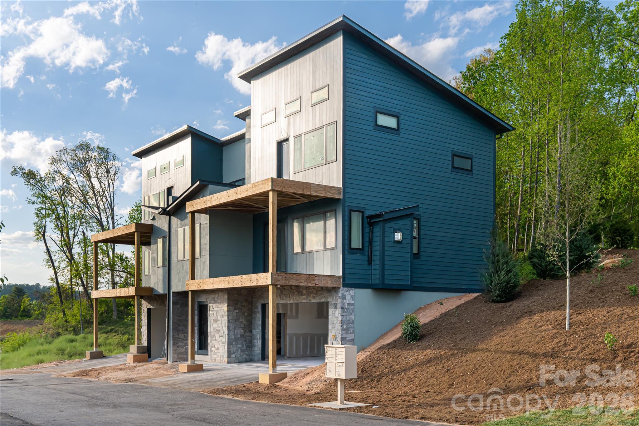 Reynolds Mountain Villas - Residential