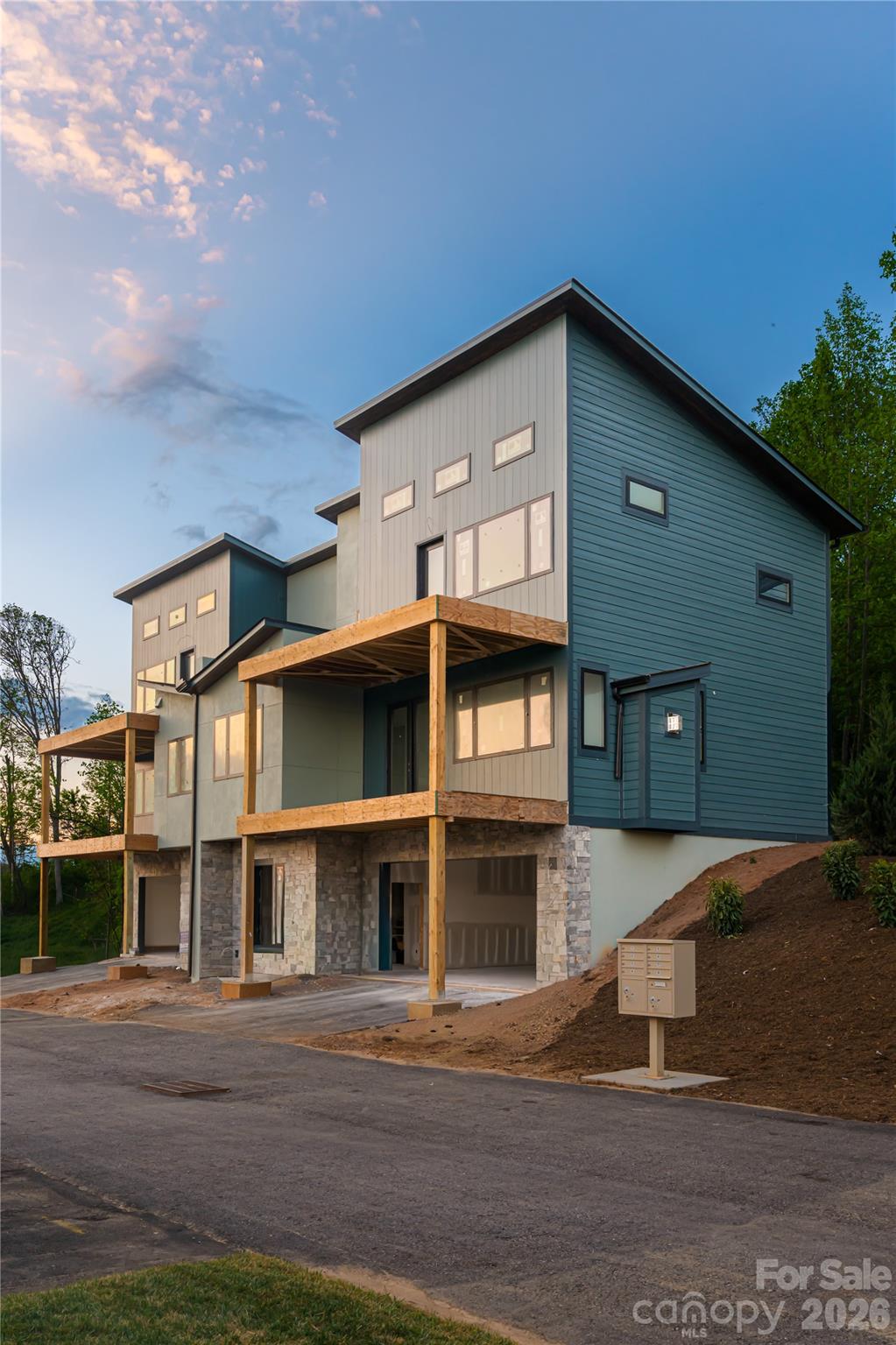 Reynolds Mountain Villas - Residential