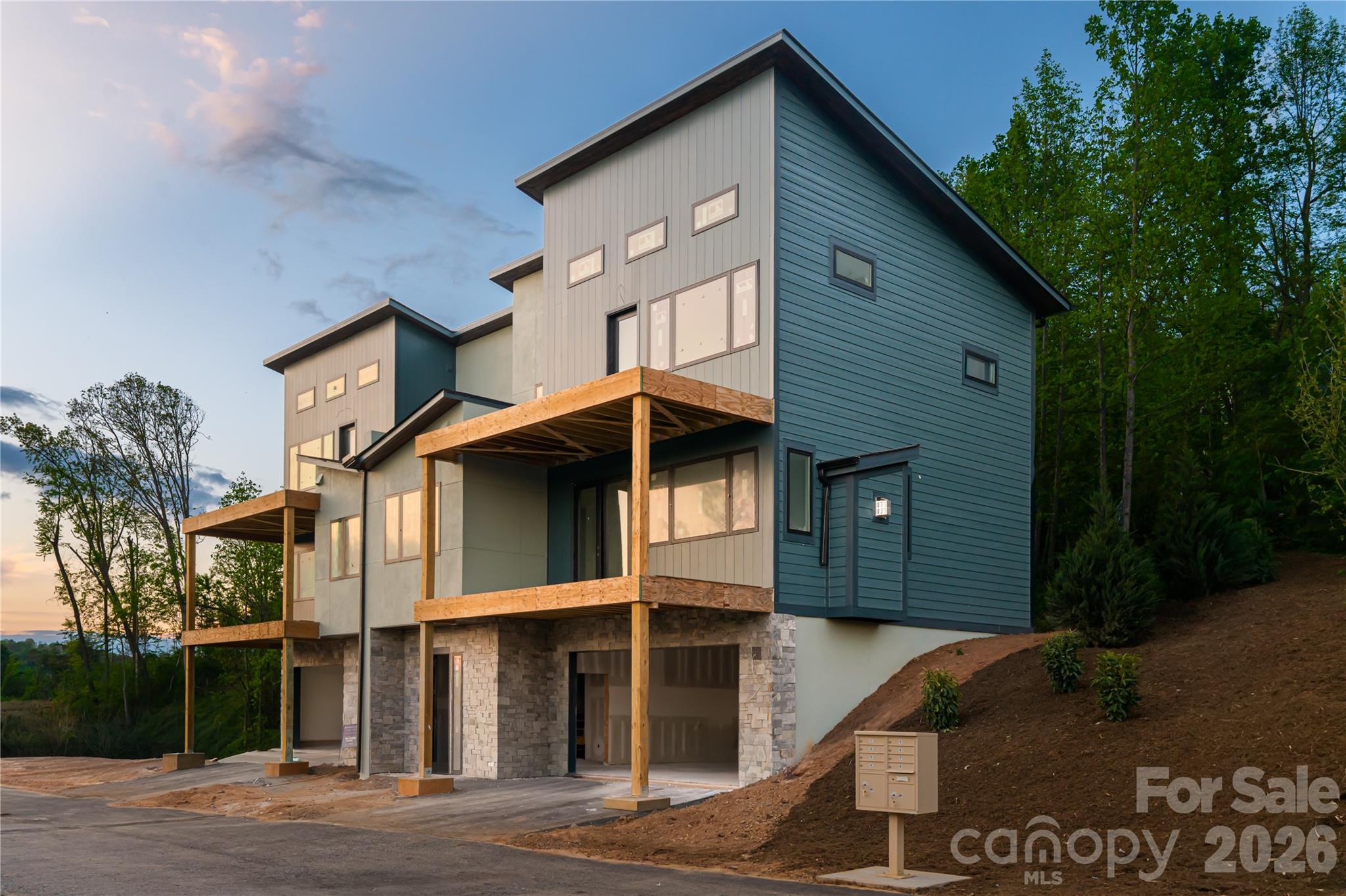 Reynolds Mountain Villas - Residential