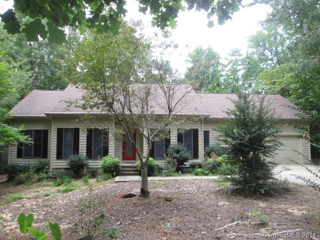 Great ranch home located in gated neighborhood. Very private, split bedroom plan and formal areas. Spacious bedrooms with great closet space. Convenient to highway, restaurants, etc. Call today to make an appointment!
