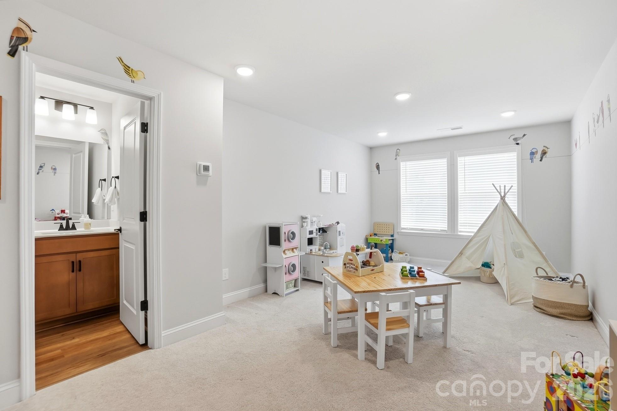Villa Heights - Residential