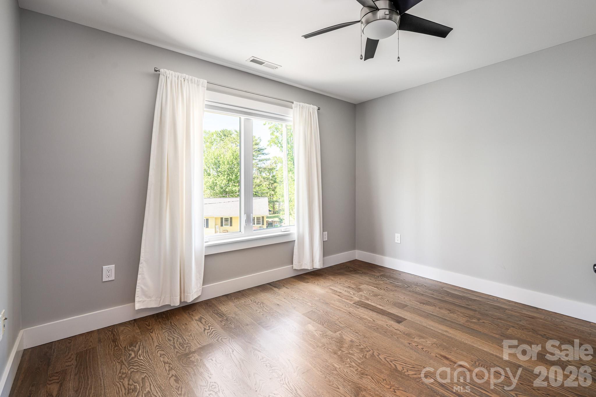 Royal Pines - Residential