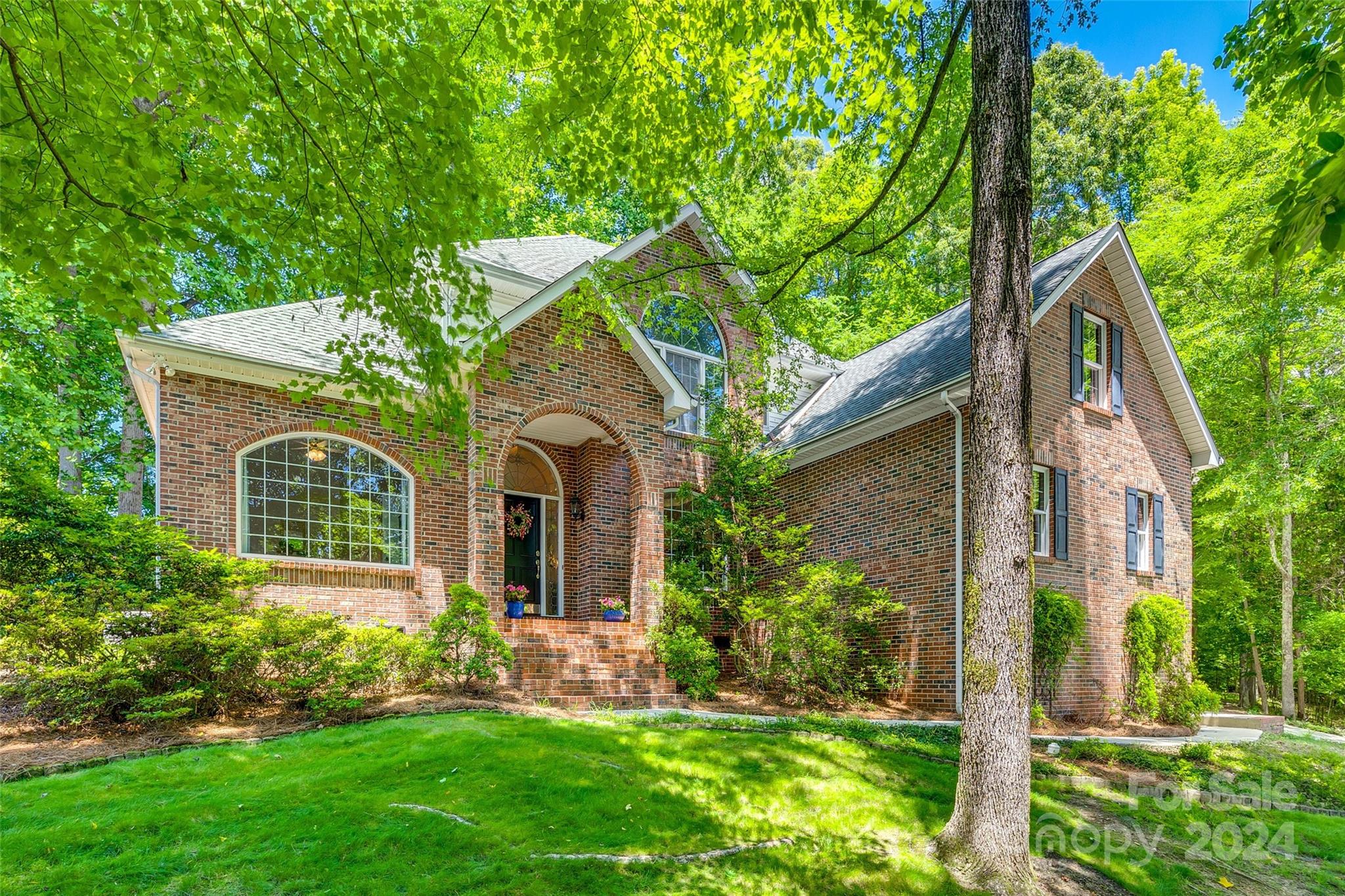Welcome to luxurious living in this stunning Fort Mill estate. Situated on a generous 0.43 acre lot, there is ample space for outdoor enjoyment and entertainment, perfect for gatherings. Step inside to discover the elegance of this home, featuring a grand foyer, hardwood floors on main level, and an abundance of natural light throughout. The gourmet kitchen has yards of countertop space and cabinetry and laid out nicely to enjoy company. 3 secondary bedrooms and full bathroom on the upper level complete with a large walk in attic. This home is part of the Duke Power energy program, enjoy the benefit of reduced power bills.
