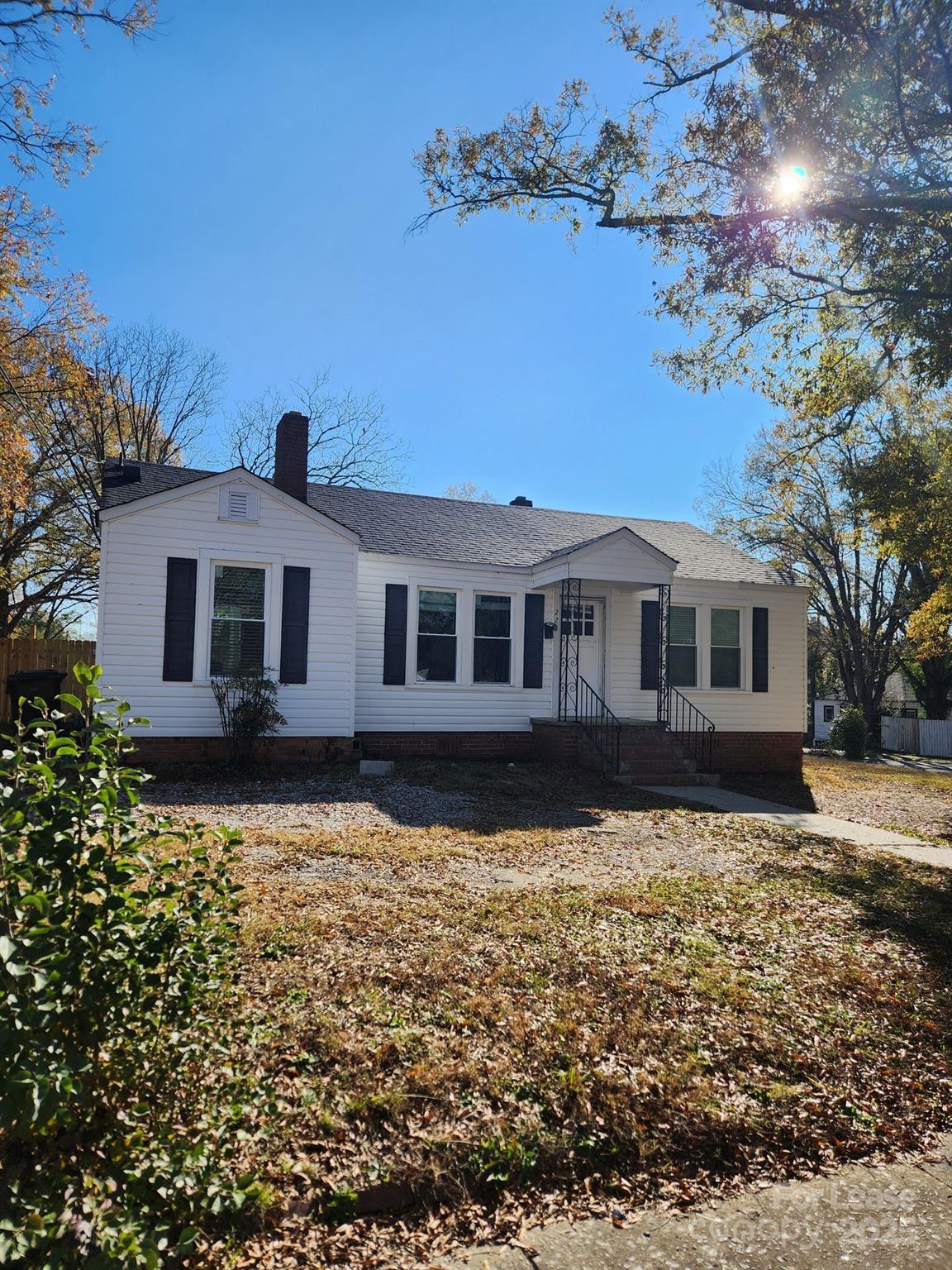 Cute House Located within walking distance of Downtown Rock Hill, SC, 2 Bedrooms, 1 Bathroom, Living Room, Eat In Kitchen with Range & Refrigerator. Nice size yard.
No Smoking/No Vaping. Call Owner for All Pet Permission. Maximum Occupancy 4.
Available NOW for viewing by key sign out from our office Monday-Friday from 9am-4pm, except Holidays. Keys to be returned by 5pm same day. Requires $20 refundable deposit.