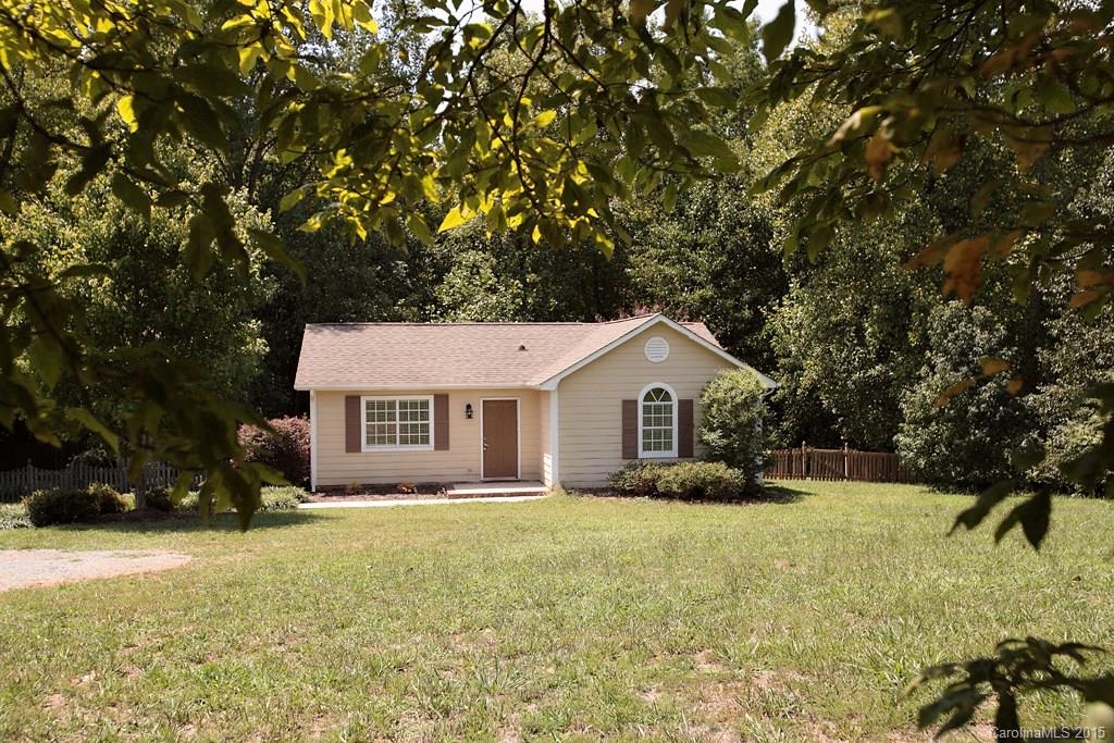 Back on the market with a fresh new makeover! Flawless fresh paint, soft new carpets, and new vinyl flooring throughout makes this home cozier than ever! Home is nestled beautifully on a private/wooded lot with back deck that overlooks a 1/2 acre unbuildable lot next door. Located in the heart of Wesley Chapel, this precious little gem is one you do not want to miss!  Be sure to check out newly zoned school district for this great neighborhood!

*Deck to be power washed and stained this week!