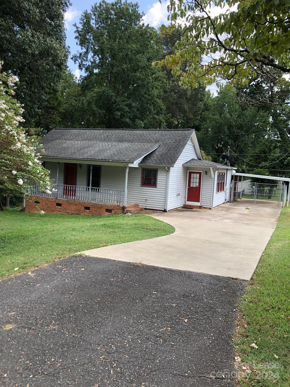 Welcome to this spacious 2 Bedroom 2 Full Bath home. HVAC system new in 2023 combined with ample insulation will provide adequate cooling in the Summer and Heating in the winter. Freshly painted. Carport, screened-in back patio, and a fenced-in back yard are just some of the bonuses to enjoy. Water included.