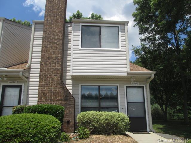 2 bed 2.5 bath end unit with screened porch. Easy access to 485 & Ballantyne area.  Pet fee is per pet that does not exceed 30 lbs.