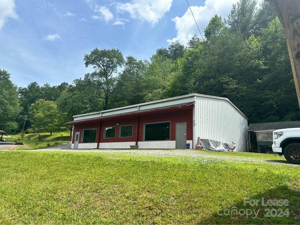 Ready for your business! Lease this large warehouse style building with endless opportunities and wonderful traffic count.