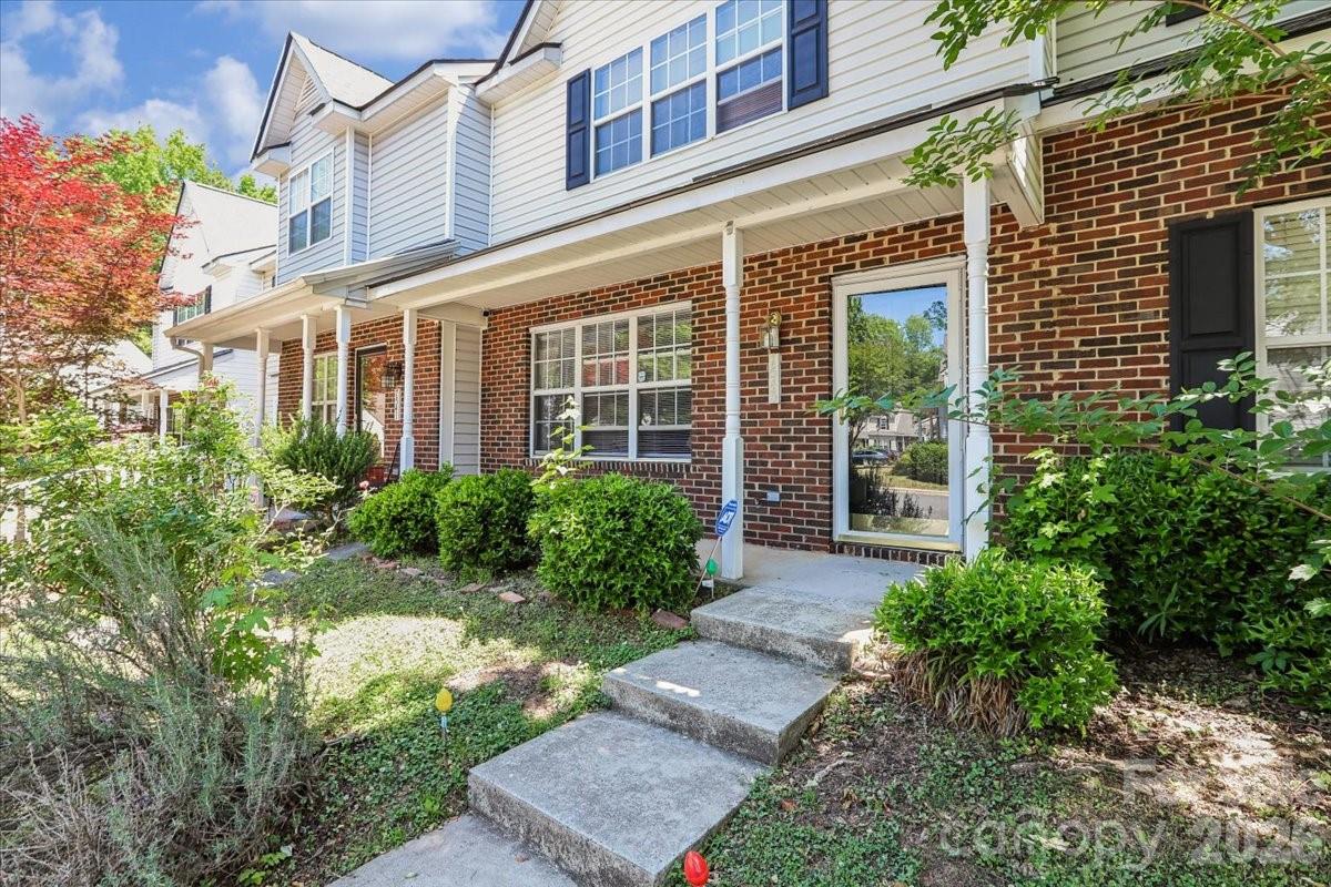 The Landing at Hickory Grove - Residential