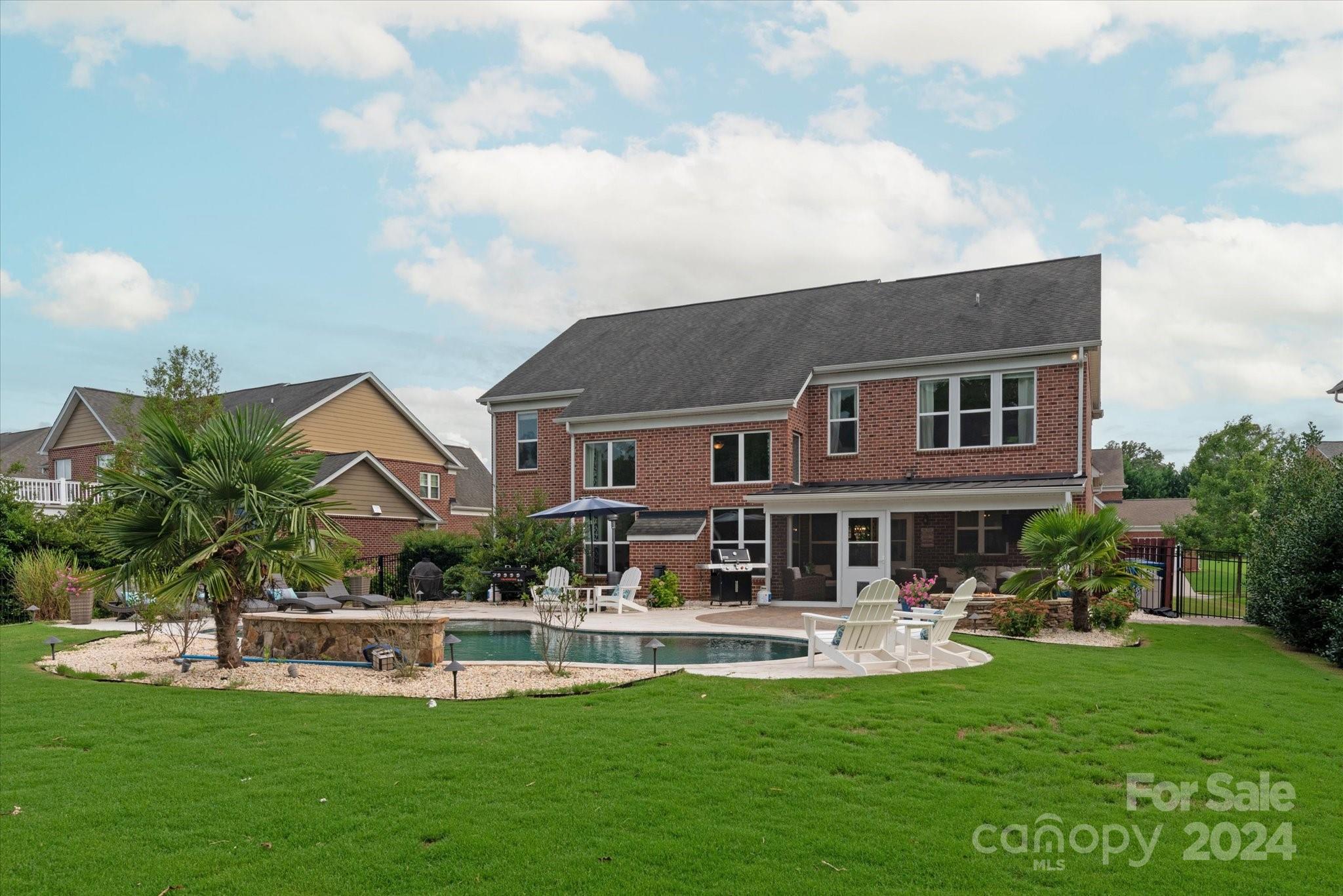 The Chimneys of Marvin - Residential