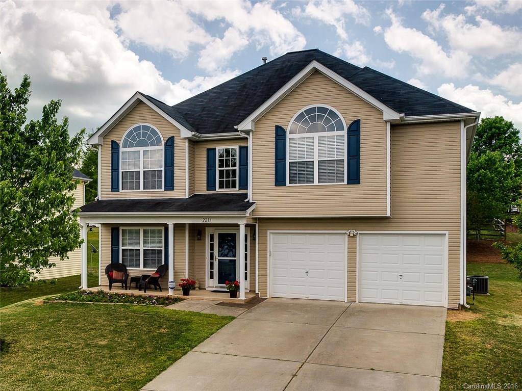 Fantastic floor plan in Sandy Pointe neighborhood! 4BD/2.1BA, 2-car garage on quiet cul-de-sac. Refrigerator, washer, and dryer all remain! Huge family room with gas fireplace, sitting room in master suite, and vaulted ceilings in secondary bedrooms. Large deck and rocking chair front porch. Fort Mill schools! Don't miss this one!