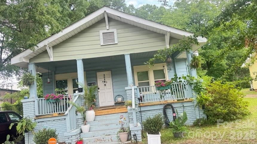 LOCATION !! LOCATION!!
Older home with nice location. lot of new construction and renovations happening this area, Very close to down town ,NODA area. This is part of a port folio