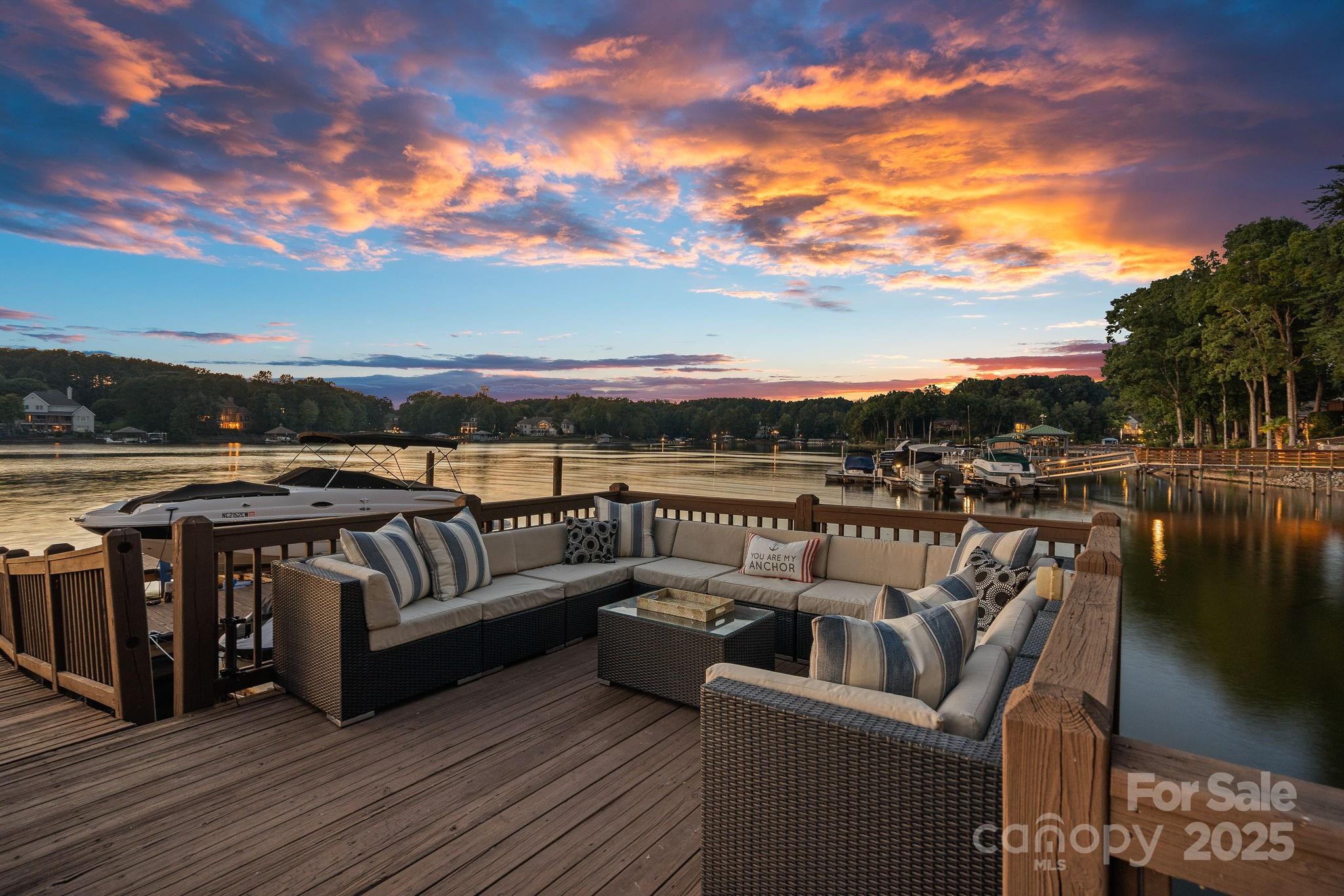 The Harbour at the Pointe - Residential