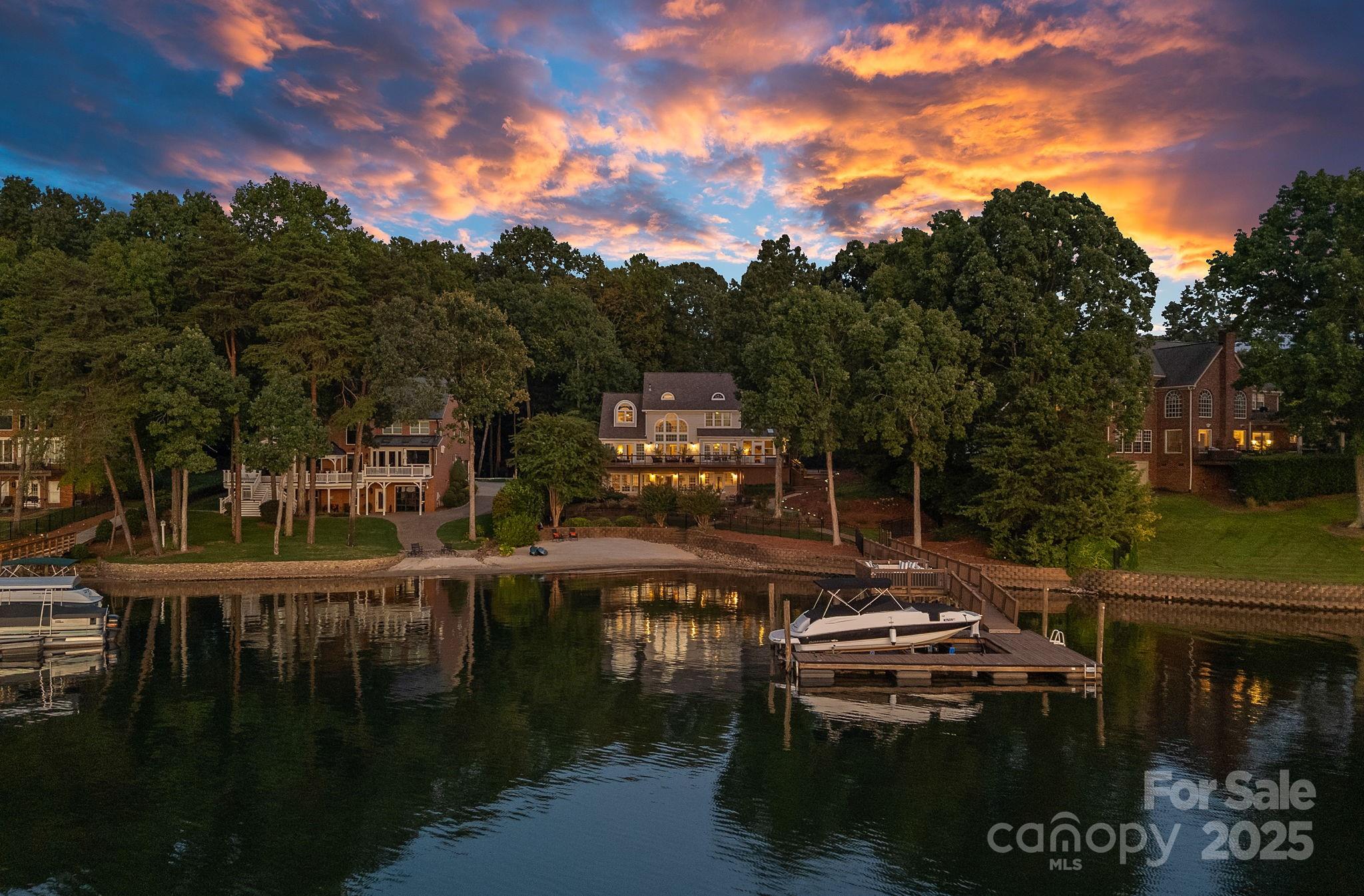 The Harbour at the Pointe - Residential