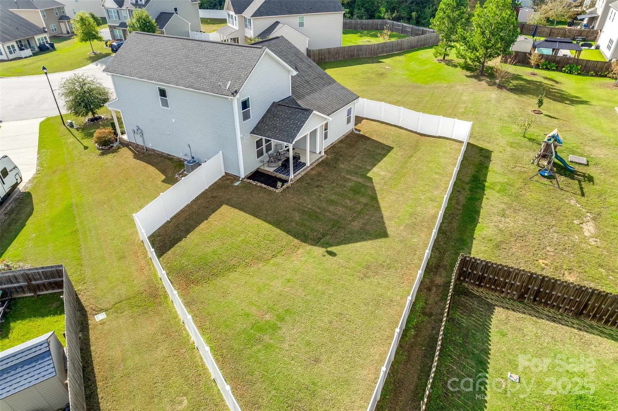 Ellis Pond - Residential