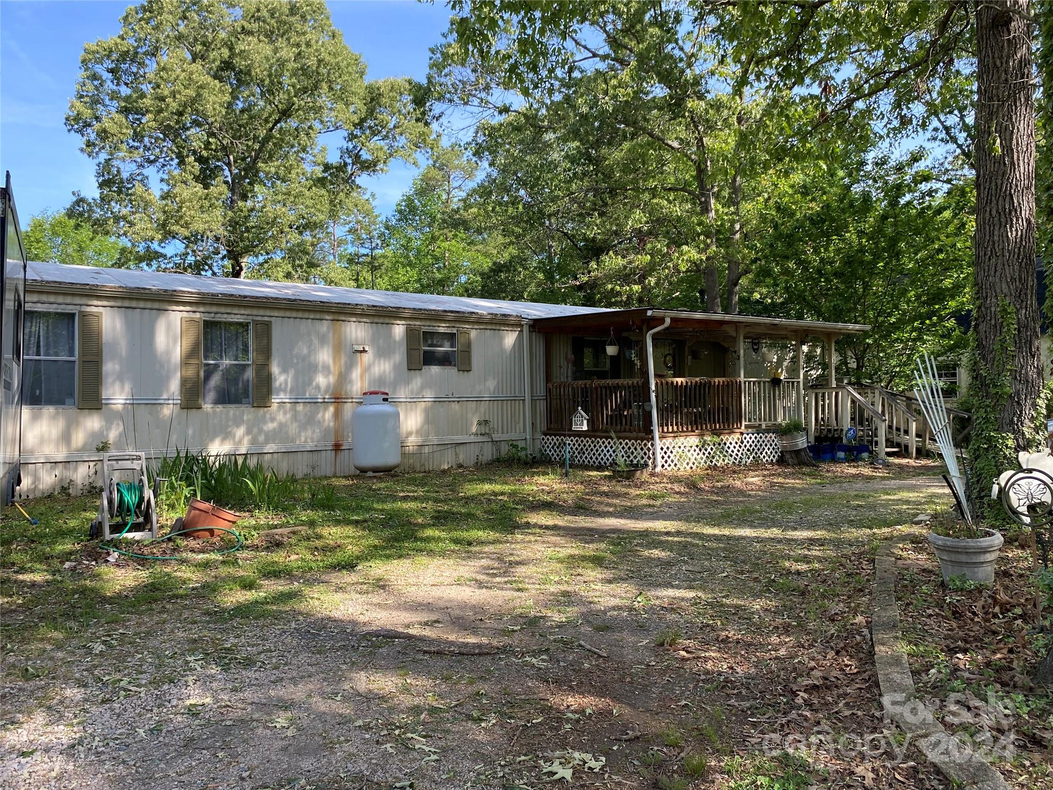 Welcome to your serene retreat on nearly an acre of land! Cute 2 bedroom 1.5 bath mobile home with a split floor plan in Catawba. The half bath was originally a full bath and converted into a half bath with laundry. Potential to turn half bath back into full bath. Recently updated, the home boasts a modern flair with sleek flooring that complements the airy ambiance. Whether you dream of gardening, hosting gatherings, or simply basking in nature's beauty, this property provides the ideal canvas for your lifestyle.