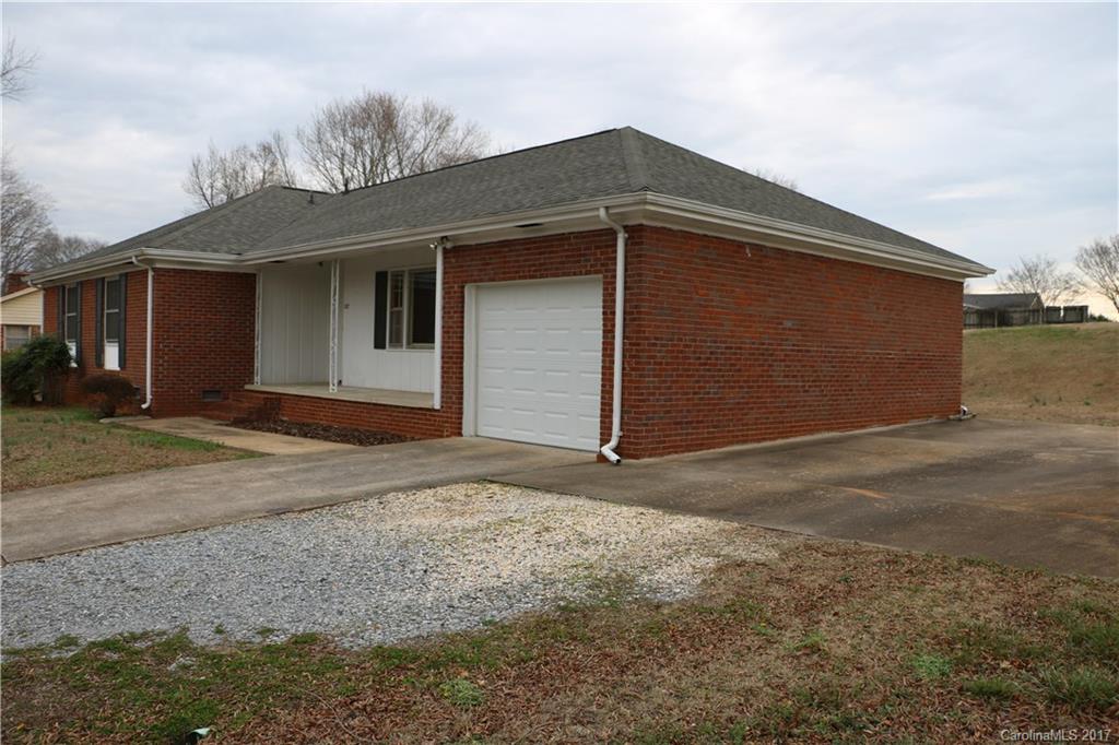 4 br/2 ba brick home on corner lot in established neighborhood. LR, foyer, den, kit w/eat in, 370 sq.ft. single garage, 2011 roof, 3 yr old HVAC, covered front porch, large 9x34 ft covered rear porch. 12 x 14 storage bldg. Addtl. 1.28 lot across street can be purchased.