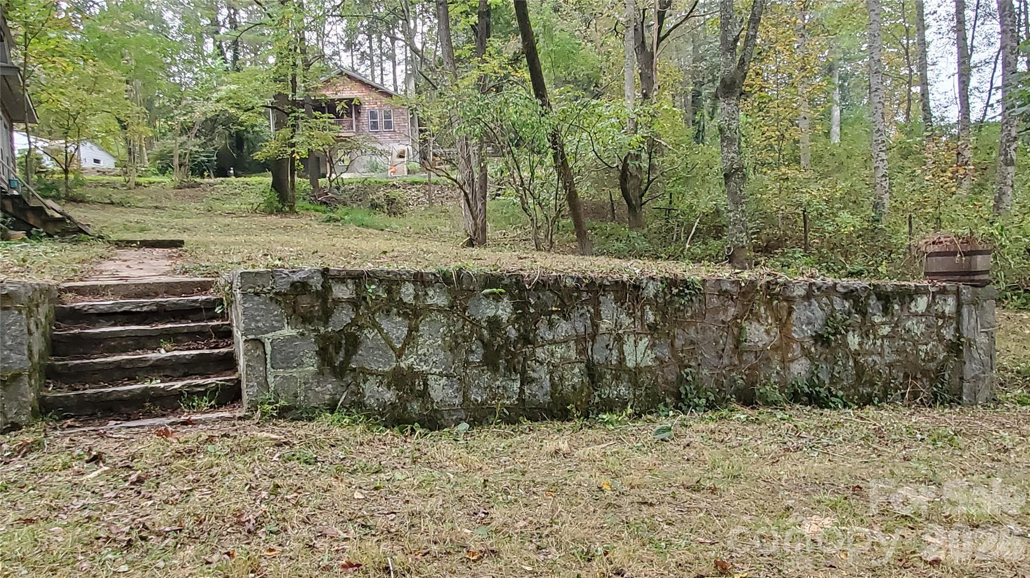 Forest Hills - Land