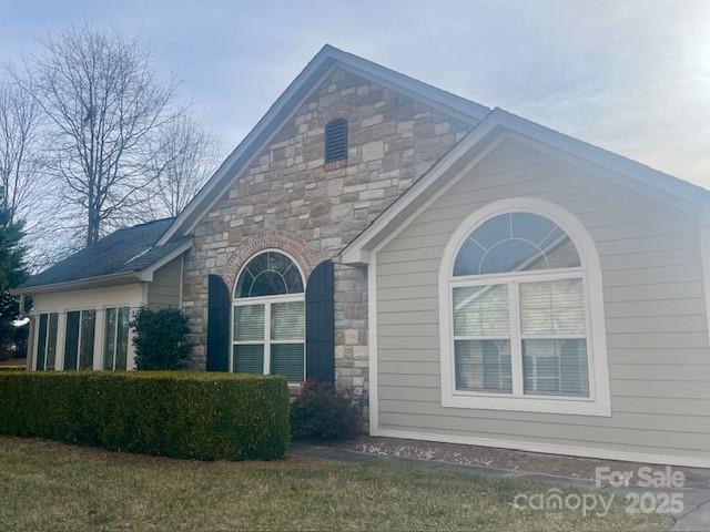 Welcome home to this lovely ranch end unit in highly sought after Stonecrest Villas. Canterbury plan offers open floor plan with vaulted ceilings, large palladium windows, and plenty of natural light.  Spacious great room has a gas fireplace and flows into a charming sunroom with french doors for ample living areas. Additional room/flex space could serve as a study, office, 3rd bedroom. Well appointed kitchen has plenty of cabinets, storage, and butlers pantry. Laundry room has extra storage room.  Split bedrrom plan offers privacy for guests.  Owners primary suite is light and airy with large closet and bath. Neutral wood floors throughout. Back location, lush landscaping, green space and quiet serene patio for outdoor time. Resort lifestyle includes clubhouse, pool, fitness ctr, library, parks. HOA also covers water, sewer, trash collection, landscaping, exterior maintenance & roof. Wonderful home is tucked away for privacy yet convenient to restaurants, shopping, I-77, hospitals.