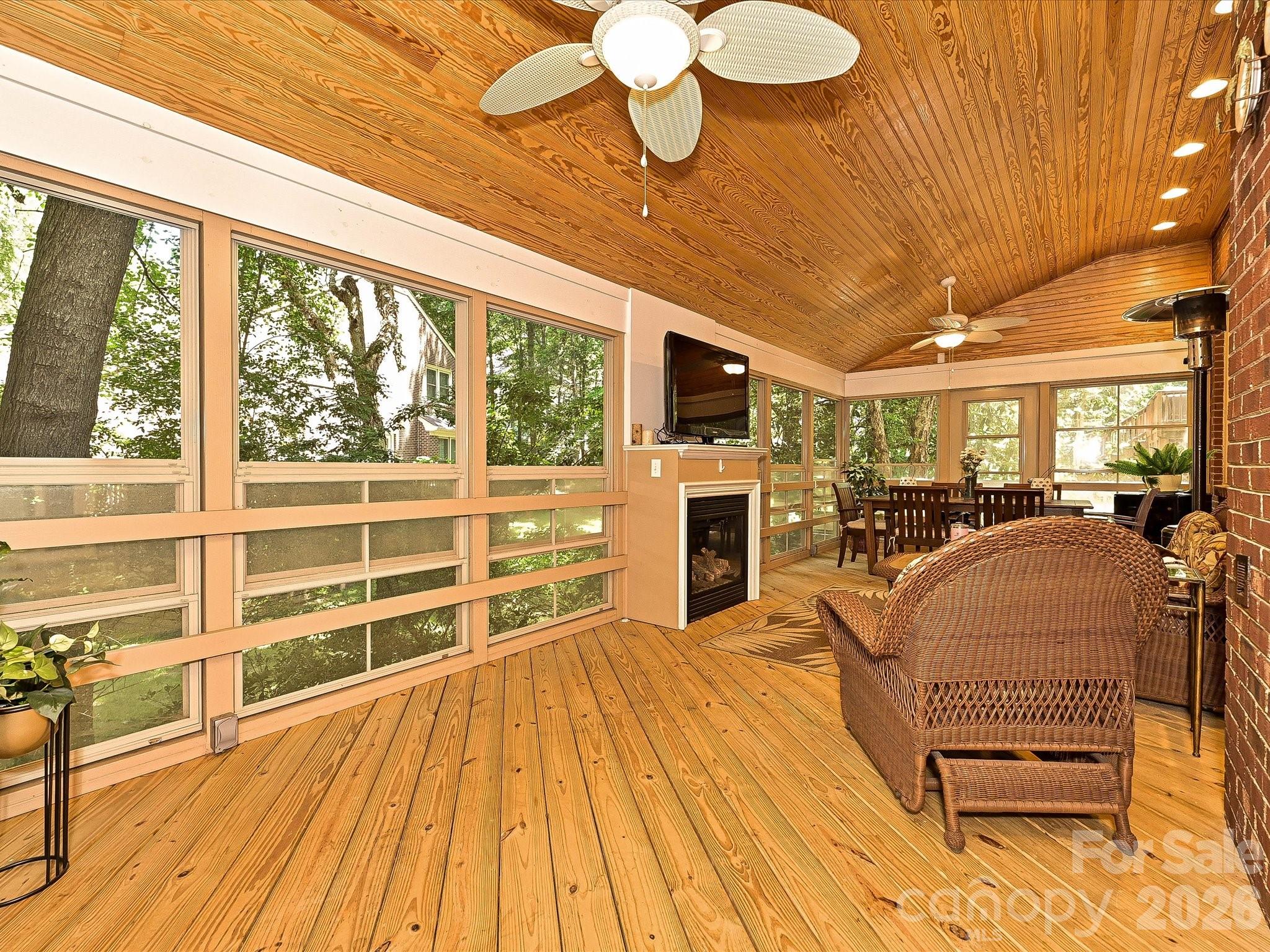 carsons pond - Residential