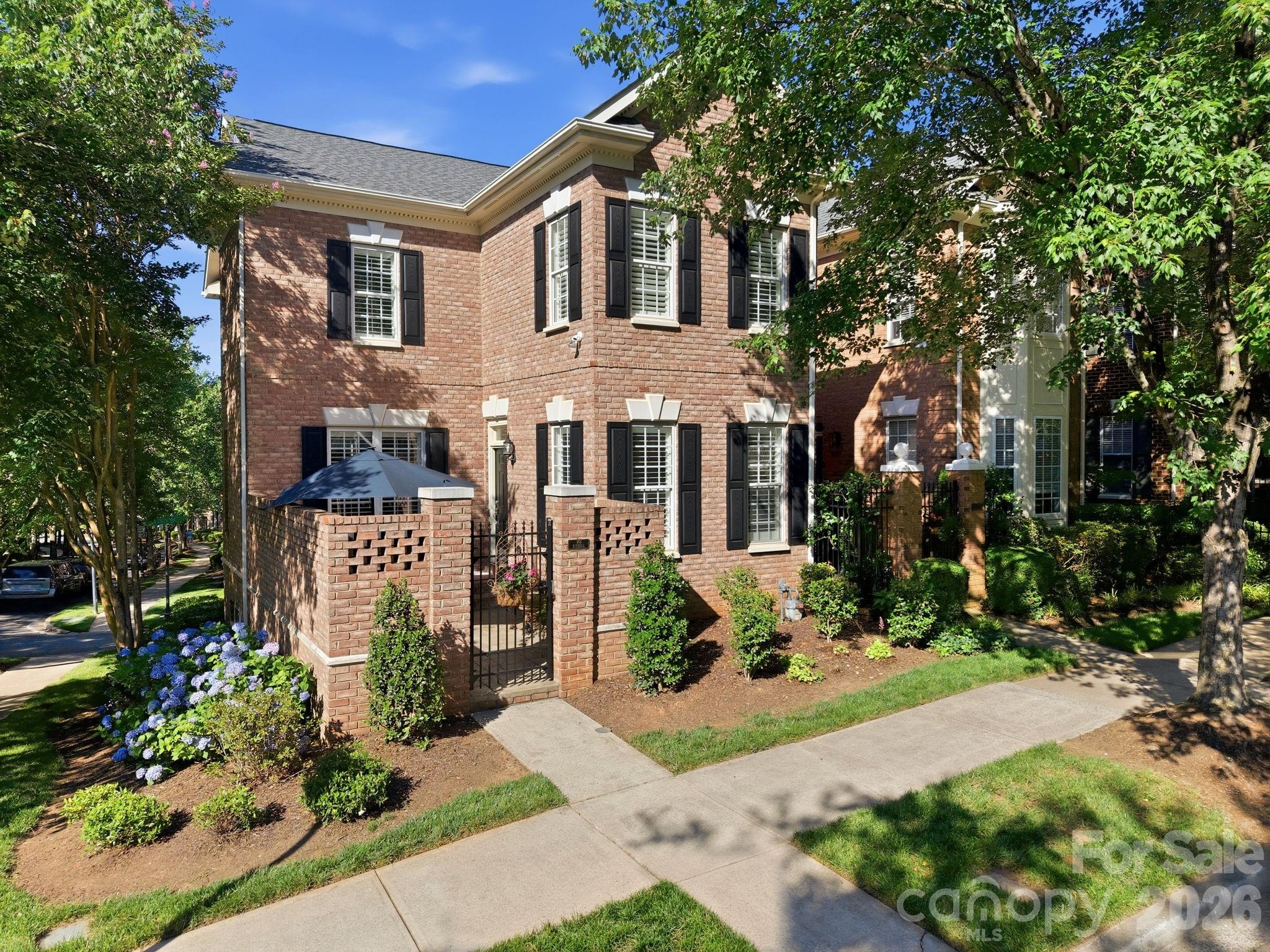 Stunning End-Unit Townhouse in Highly Desired St. Albans!

Welcome home to one of the largest townhouses in the sought-after St. Albans neighborhood! This beautiful end-unit is flooded with incredible natural light and greets you with a charming courtyard entrance. Step inside to find an inviting open floor plan featuring gorgeous hardwood floors throughout and a true chef’s kitchen—perfect for entertaining.

The spacious primary suite features a beautifully renovated bathroom (2024). Major system upgrades offer complete peace of mind, including a new HVAC system (2025) and a new Rinnai tankless water heater (2026).  Hunter plantation shutters (2024)

Enjoy the perfect blend of a quiet, peaceful neighborhood setting with unbeatable convenience. You are just one mile—an easy, scenic walk—from Historic Downtown Davidson, packed with local boutiques, award-winning restaurants, and the famous weekend farmers market. Don't miss this rare opportunity!

Convenient to Lake Norman, Uptown Charlotte and Charlotte-Douglas International Airport.

Unit is designed to be elevator ready!